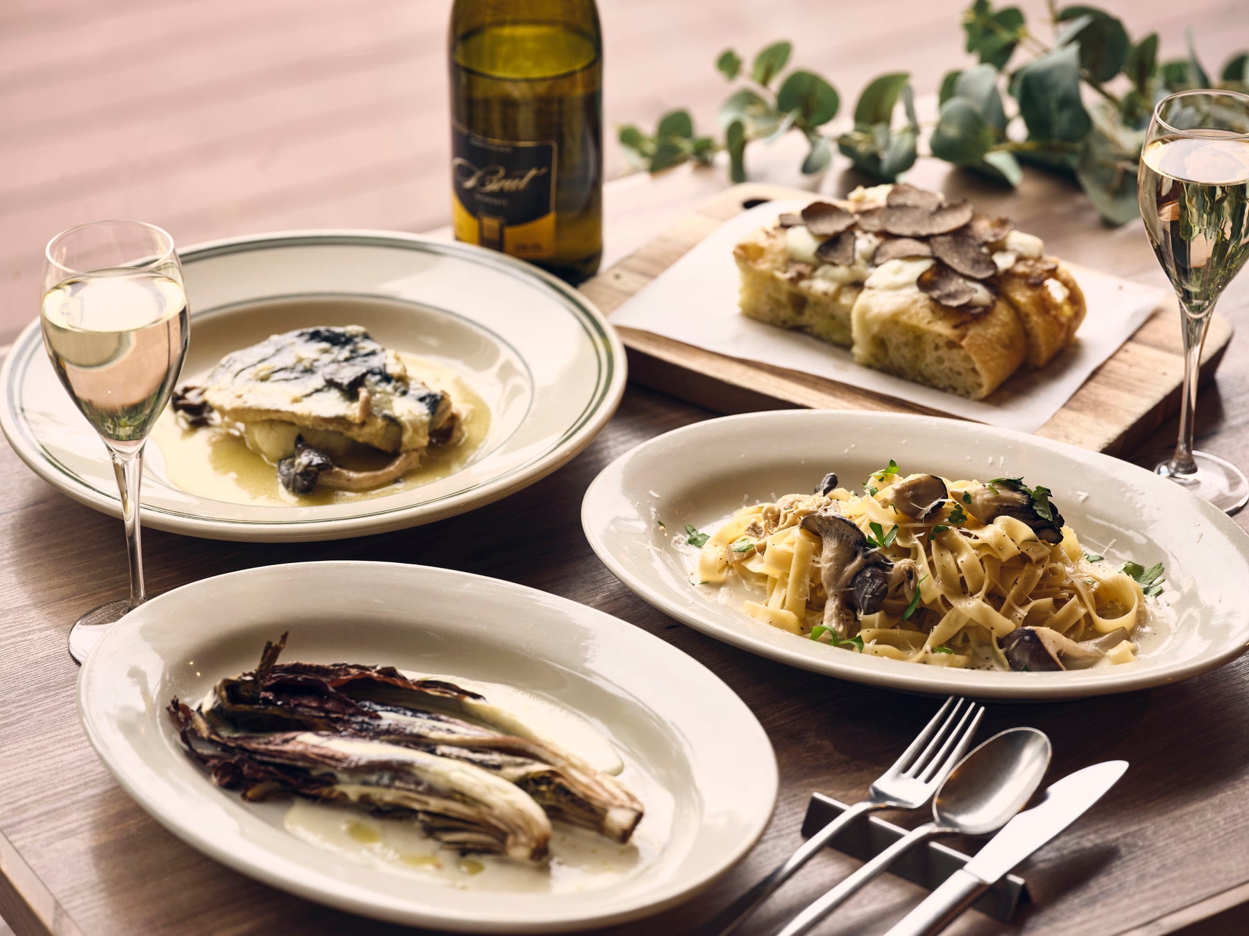 クリスマスシーズンを楽しむセブン‐イレブン「チキンセール」を開催!期間中、対象のチキンを一度に2個(組合せ自由)買うと50円引き!