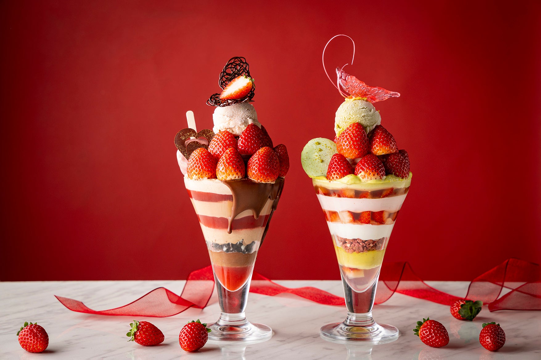 真っ赤ないちごの甘みを存分に纏わせた、冬限定のストリングス・パフェ2種「ストロベリーショコラ」「ストロベリーピスタチオ」12月28日より販売開始