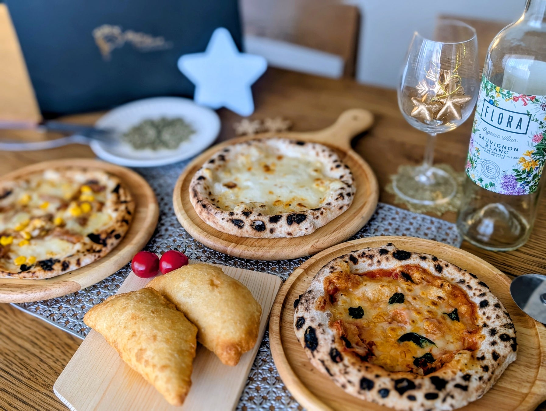 【ザ・キャピトルホテル東急】バレンタインスイーツが続々登場！「和柄ボンボンショコラ」や長年愛され続ける「バナナブレッド」が数量限定で登場