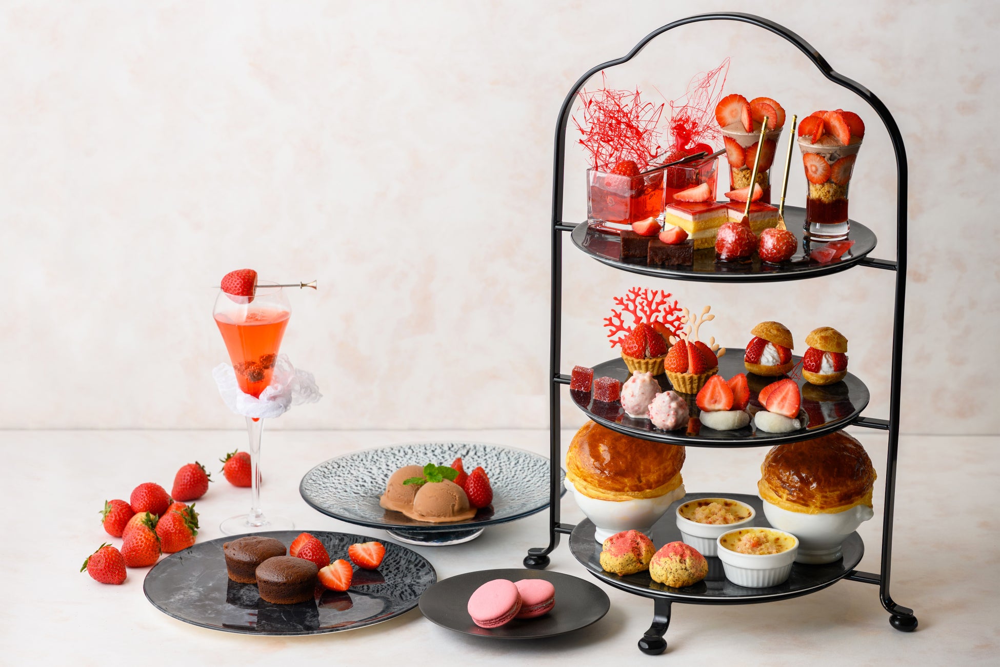 【リーガロイヤルホテル大阪】1日1組限定!“いちごのお城”で過ごす非日常のひととき いちご尽くしの「アフタヌーンティーパーティ」を開催