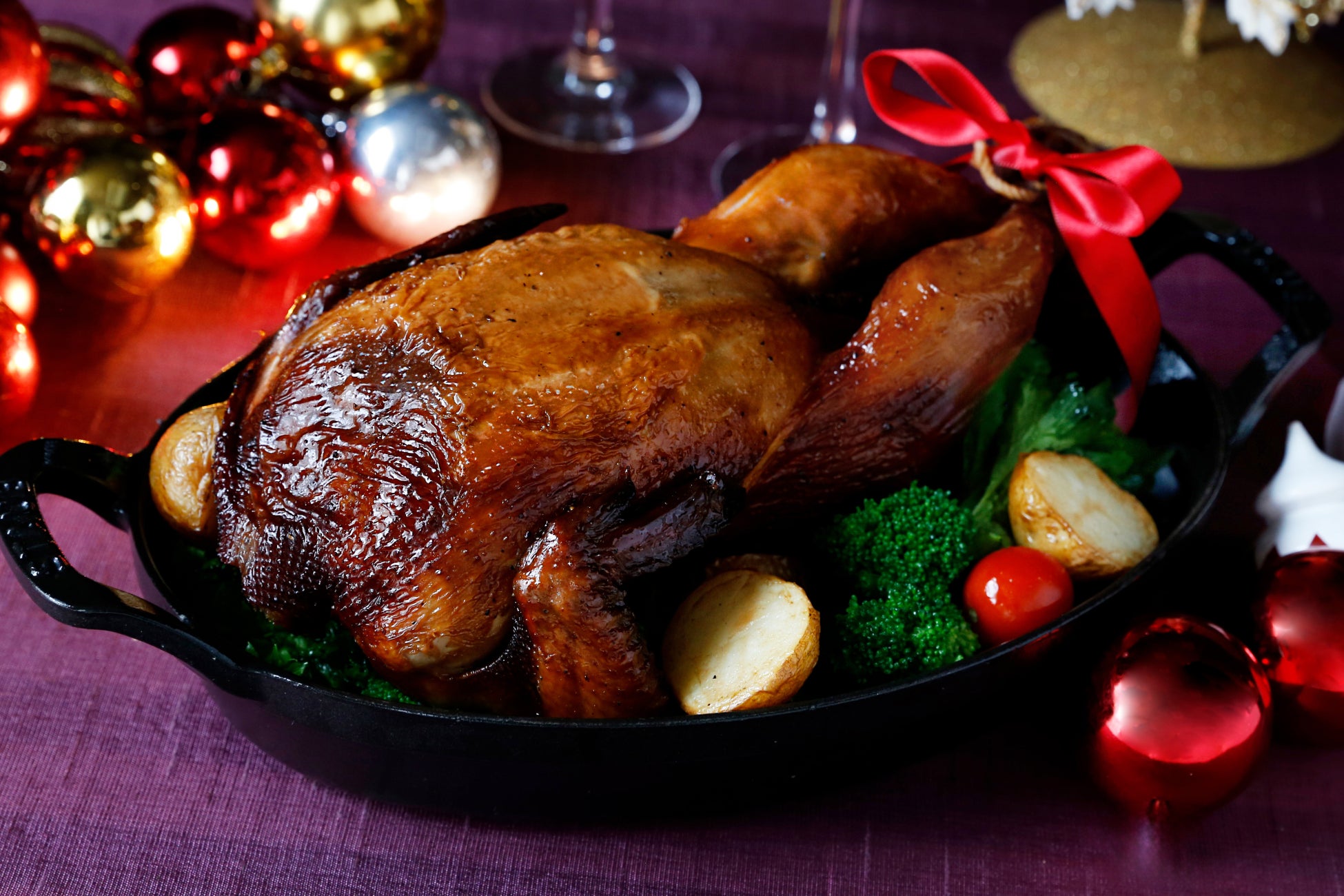 重慶飯店初の試み 聖夜を彩る「クリスマスチキン」をテイクアウト限定で販売