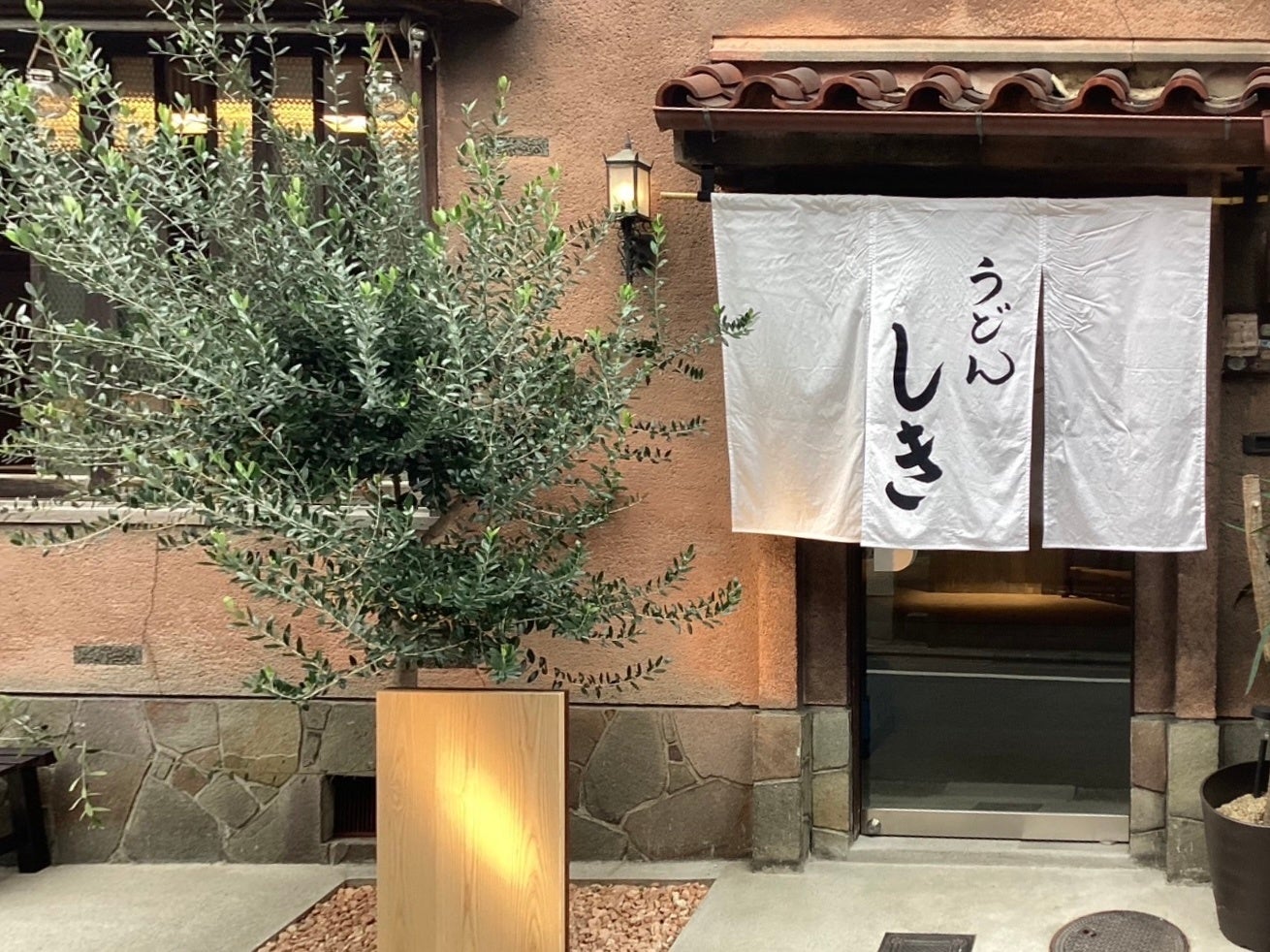 魔法にかけられたような非日常体験。「PLACOLE＆DRESSY」のプロデュースカフェで「スノーホワイトドレスとアップルブロッサムフェア」を期間限定開催