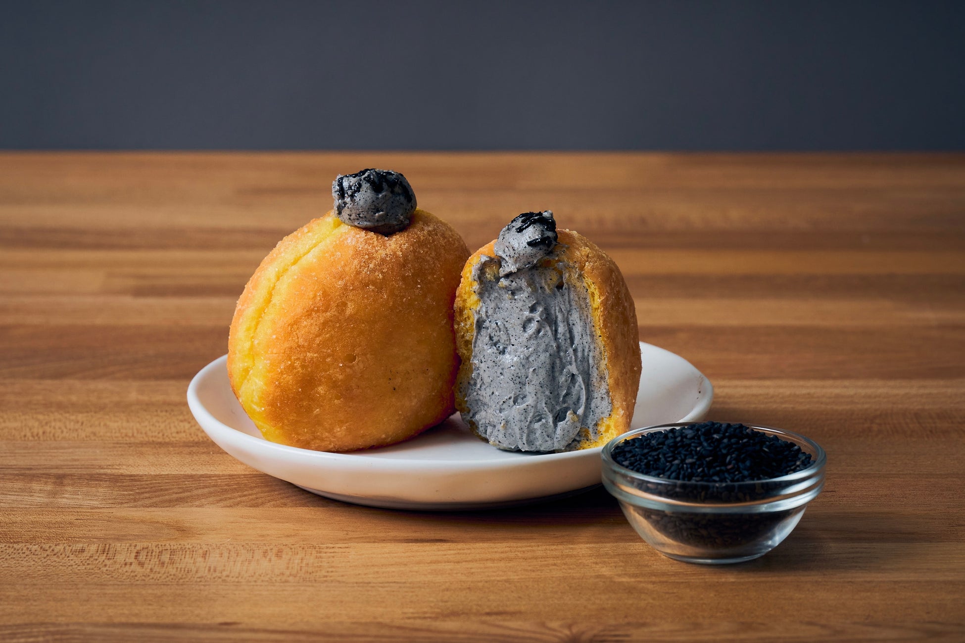 【UNI DONUTS】SNS投票で決定！冬の新作「黒ごま」生ドーナツが12月15日(月)より新登場