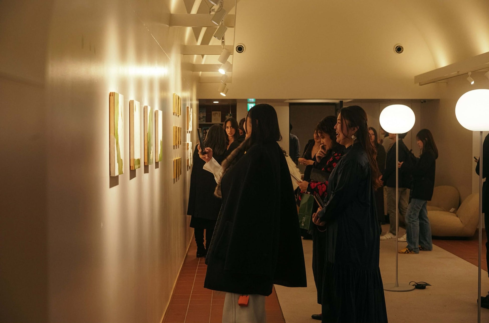 アーティスト Kim Rose 日本初個展「Path of Gold ― 金の軌跡」レセプションにて、津南醸造がドリンクスポンサーとして参加