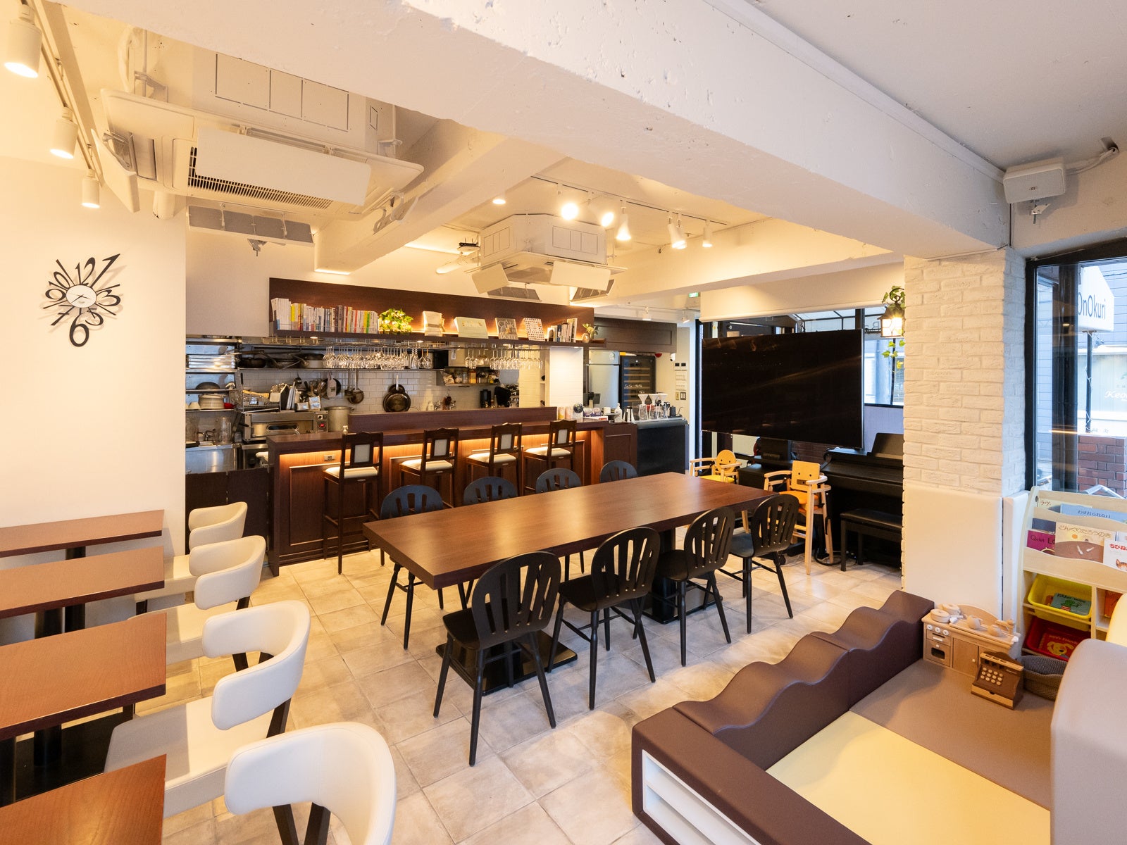 「恩送り」で社会課題解決を目指す次世代型の支援カフェが世田谷区成城に誕生。キャリアコンサルタント・保育士など専門家が在中する人と街をみんなで育むSocial Cafe＆Bar OnOkuri(恩送り)