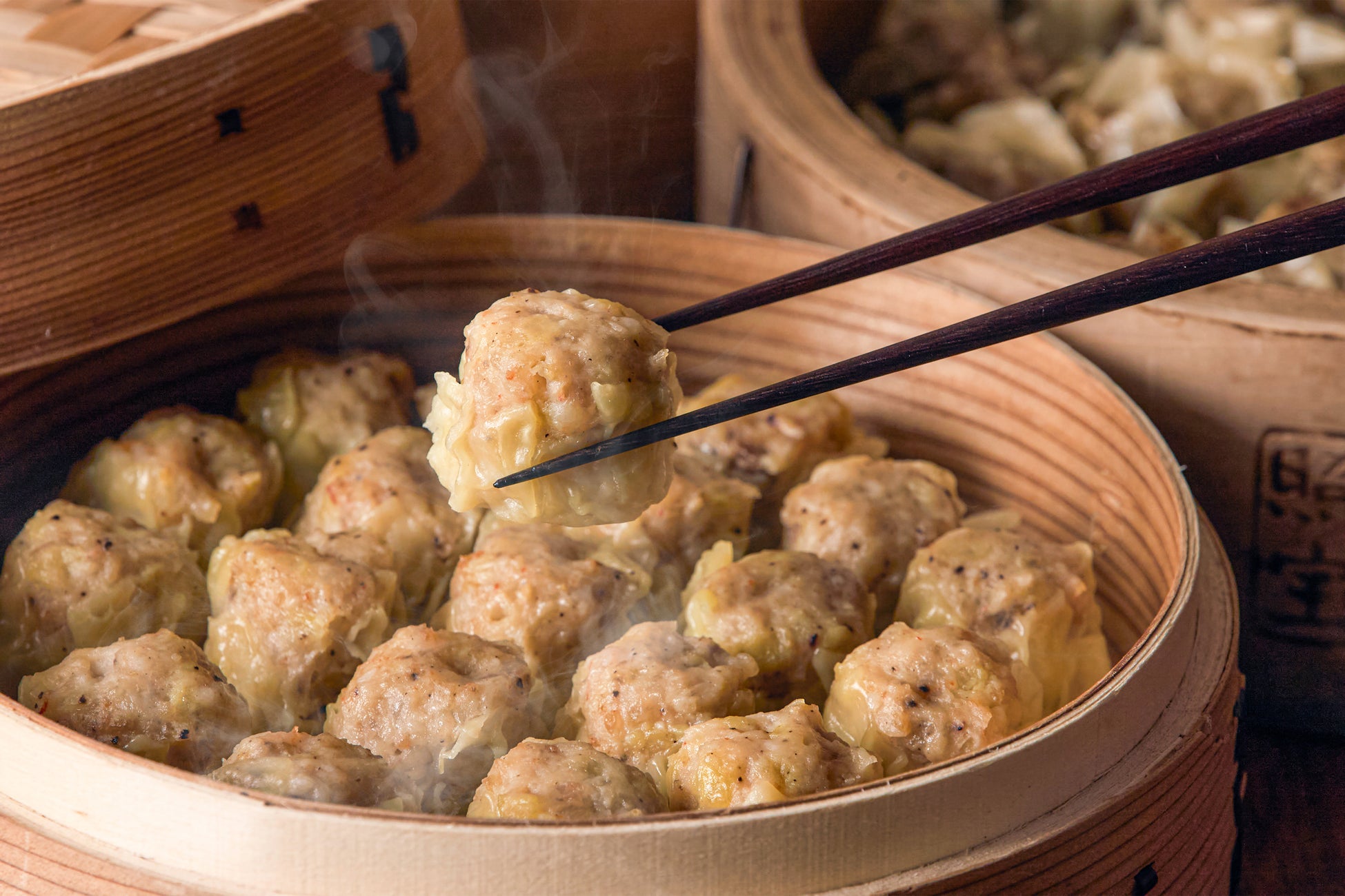 【羅家 東京豚饅】12月12日(金)より、新商品 “黒焼売”と“海老焼売”が登場！