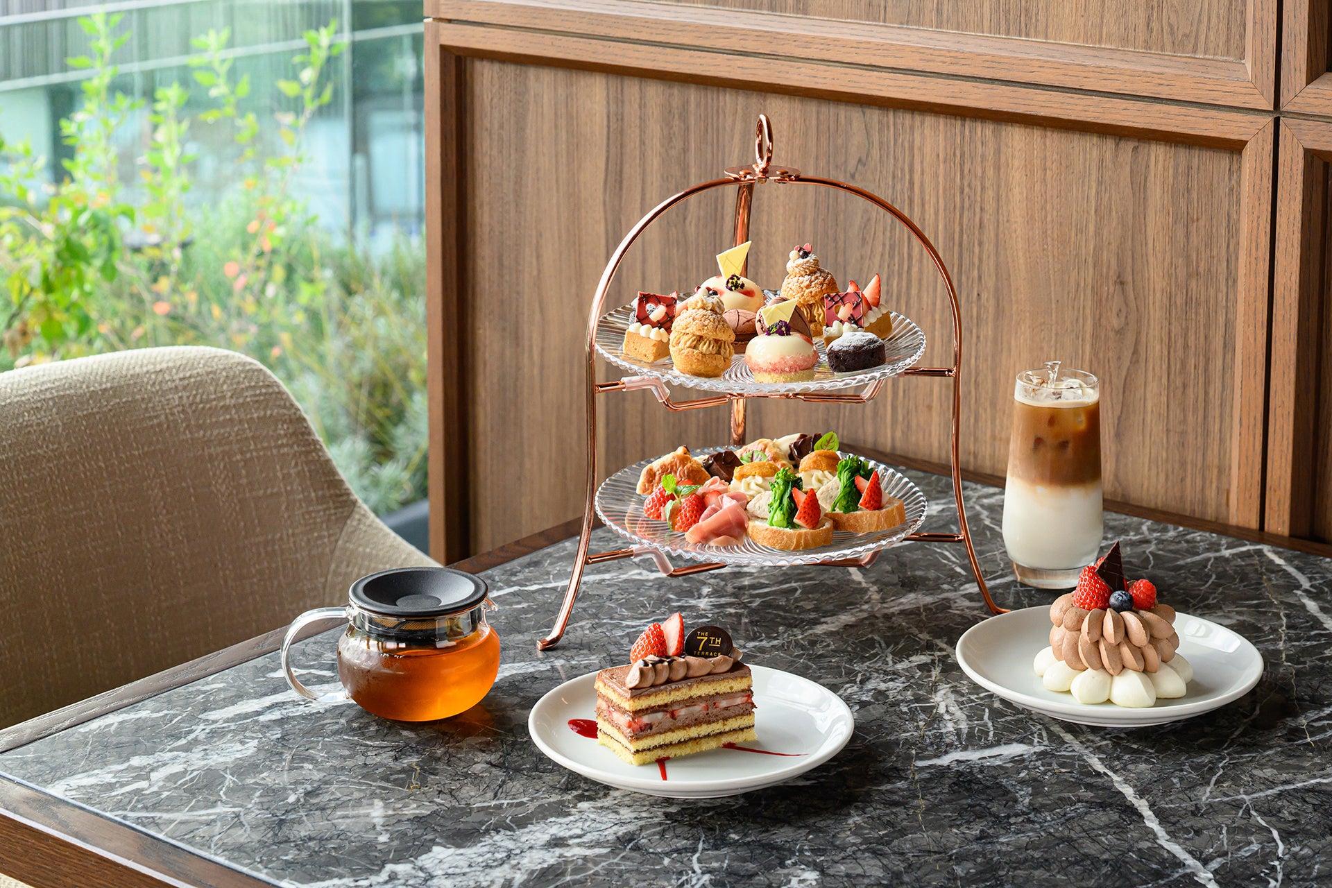 いちご×チョコレートのアフタヌーンティーが登場。甘酸っぱいいちごと、多彩なチョコレートが奏でるご褒美タイム／ザ ロイヤルパークホテル アイコニック 名古屋