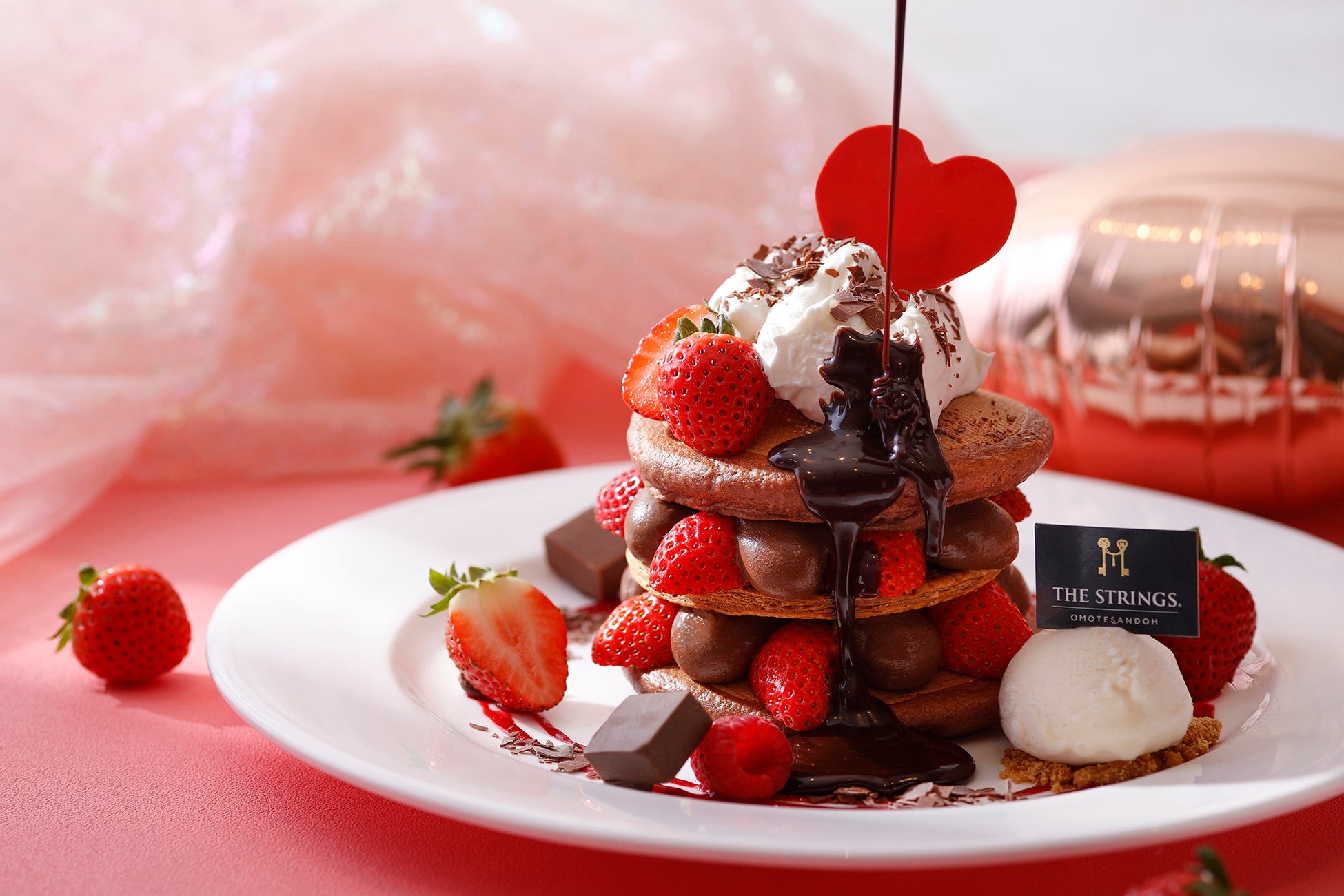 猫といちごの“かわいい”がぎゅっと詰まった新作アフタヌーンティー登場!旬のいちごが主役のスイーツ&セイボリーに猫のモチーフを散りばめた「ストロベリー&キャット アフタヌーンティー」を開催