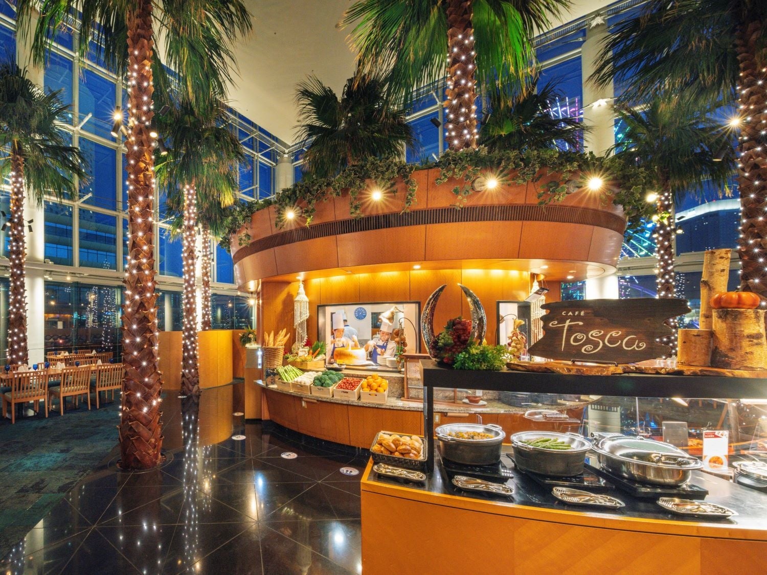 【横浜ベイホテル東急】みなとみらいのクリスマスの夜を彩る音楽と美食の饗宴シンガーソングライター佐藤ひらりが贈る特別ディナーイベント