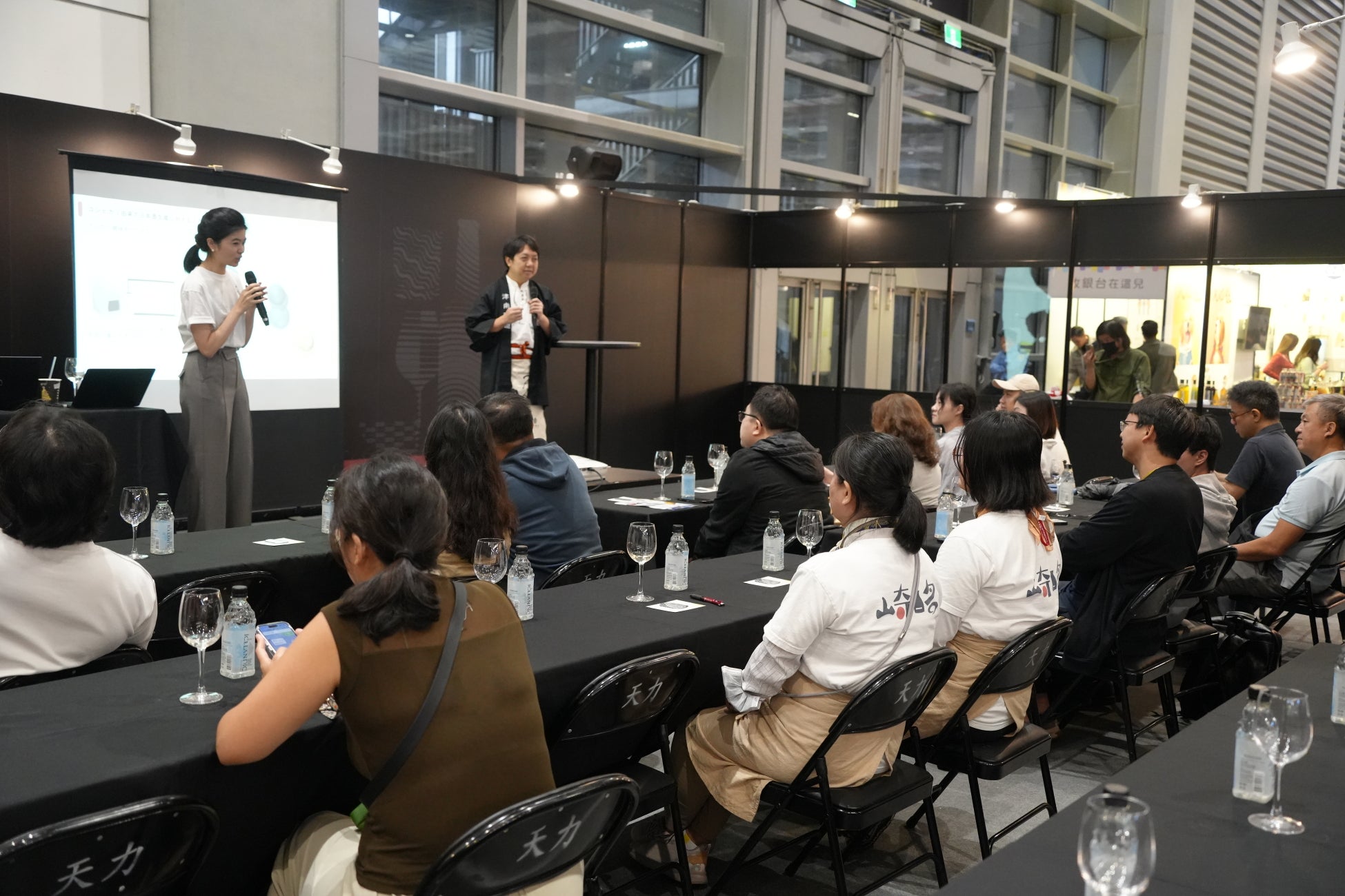 富山湾の端から端を結ぶ石川・富山の素材で復興を願うクラフトジン「CHA-CHA-CHA」誕生