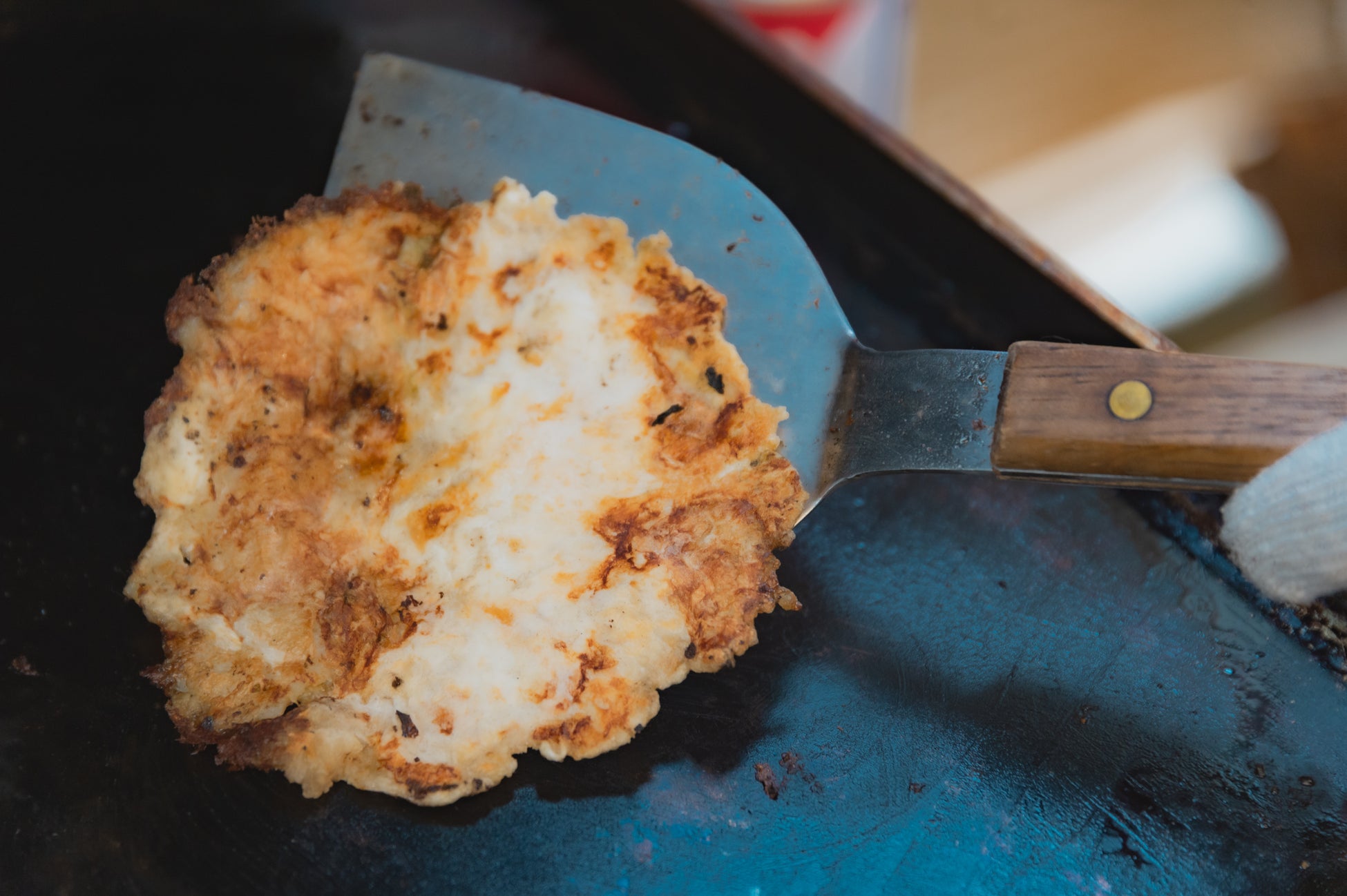 【愛知・知多半島】牡蠣小屋で牡蠣をぺったんこ！”焼きたて牡蠣せんべい作り体験”が今だけ期間限定で半額開催！
