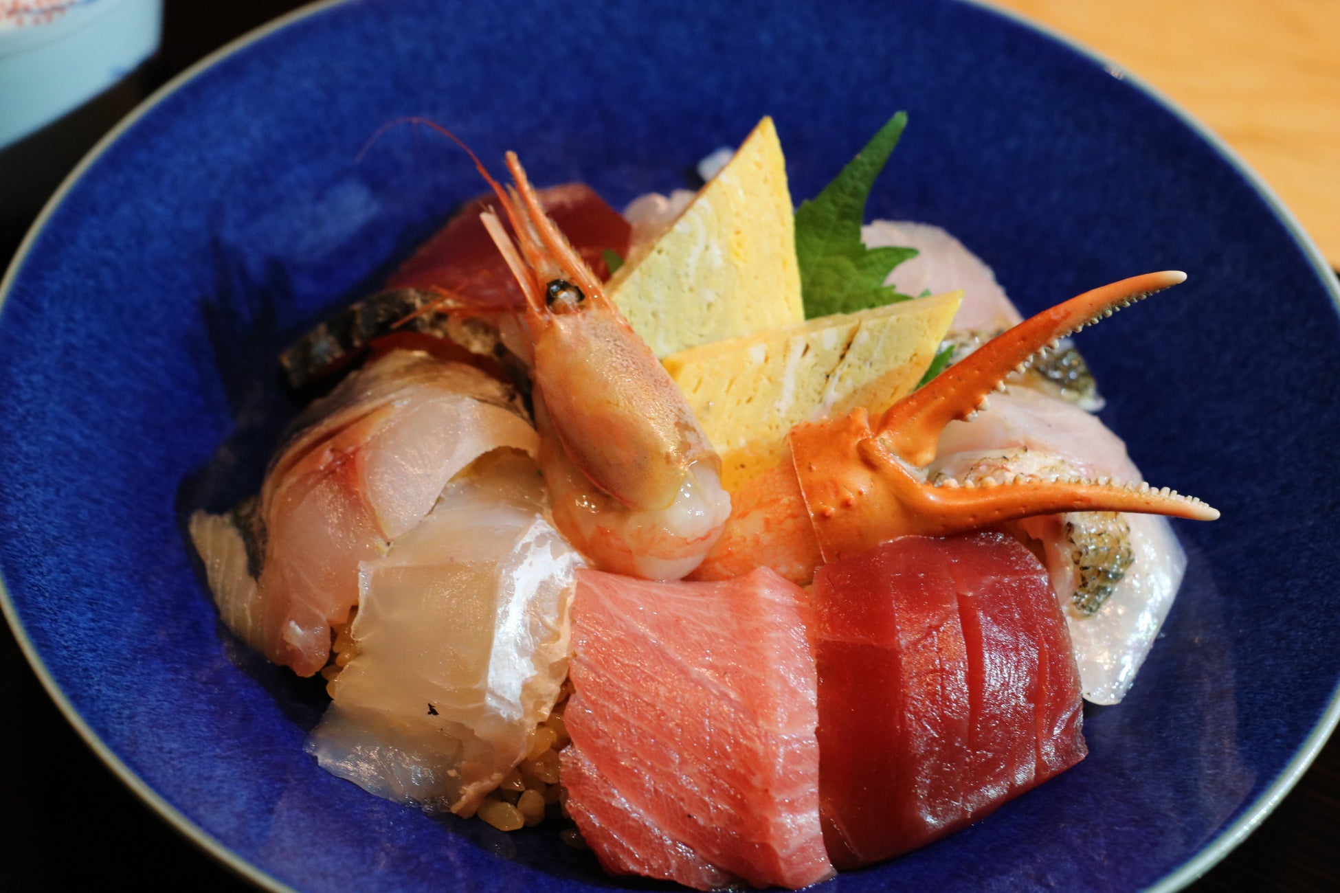 鮨処こだわりの産地直送の贅沢ネタが10種！「GENTLE極み海鮮丼」が新登場