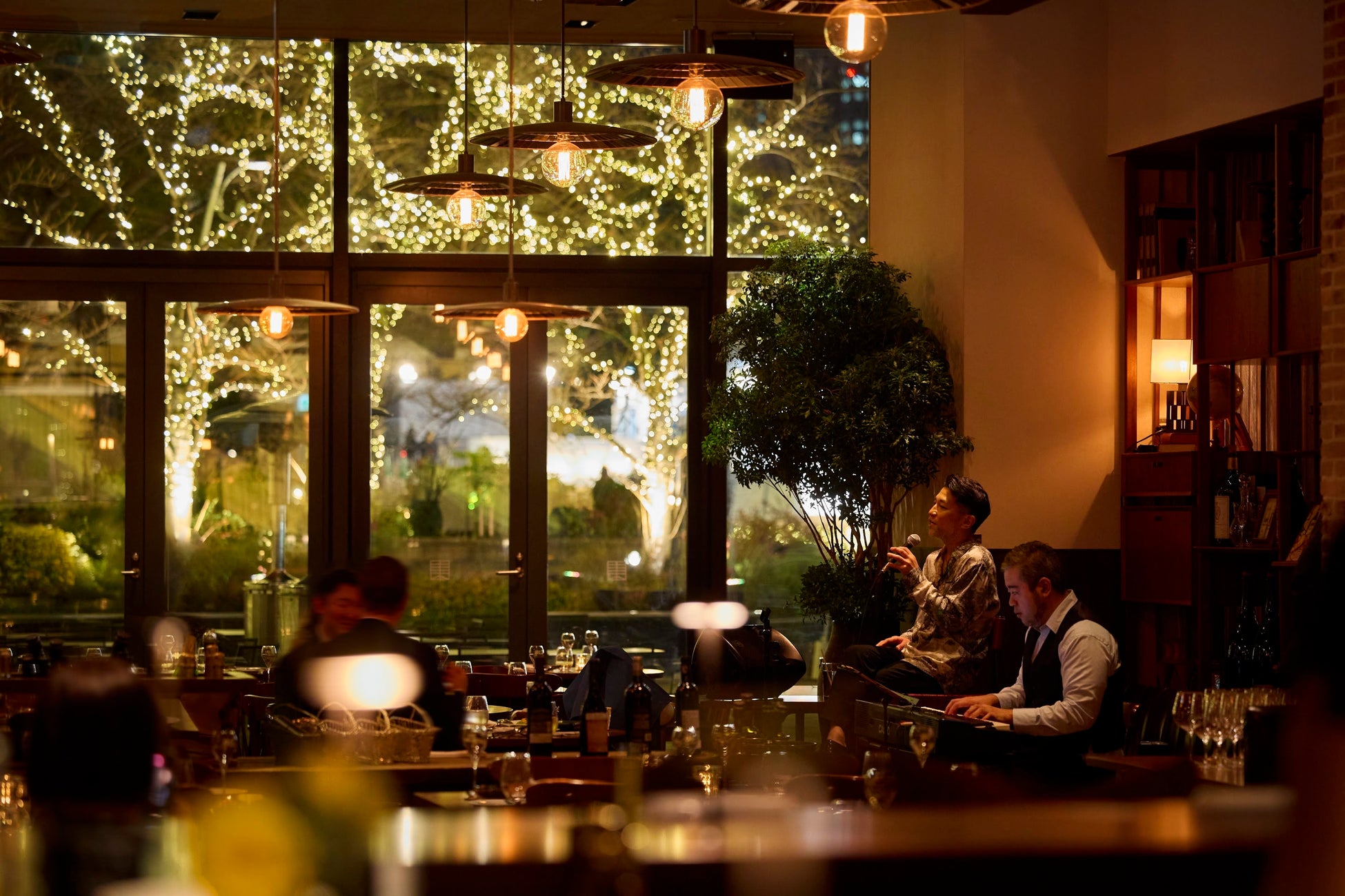 ベーカリーカフェ「ヴィ・ド・フランス(VIE DE FRANCE)」の直営店舗にて、テイクアウトの予約受付・管理システム「テイクイーツ」を導入