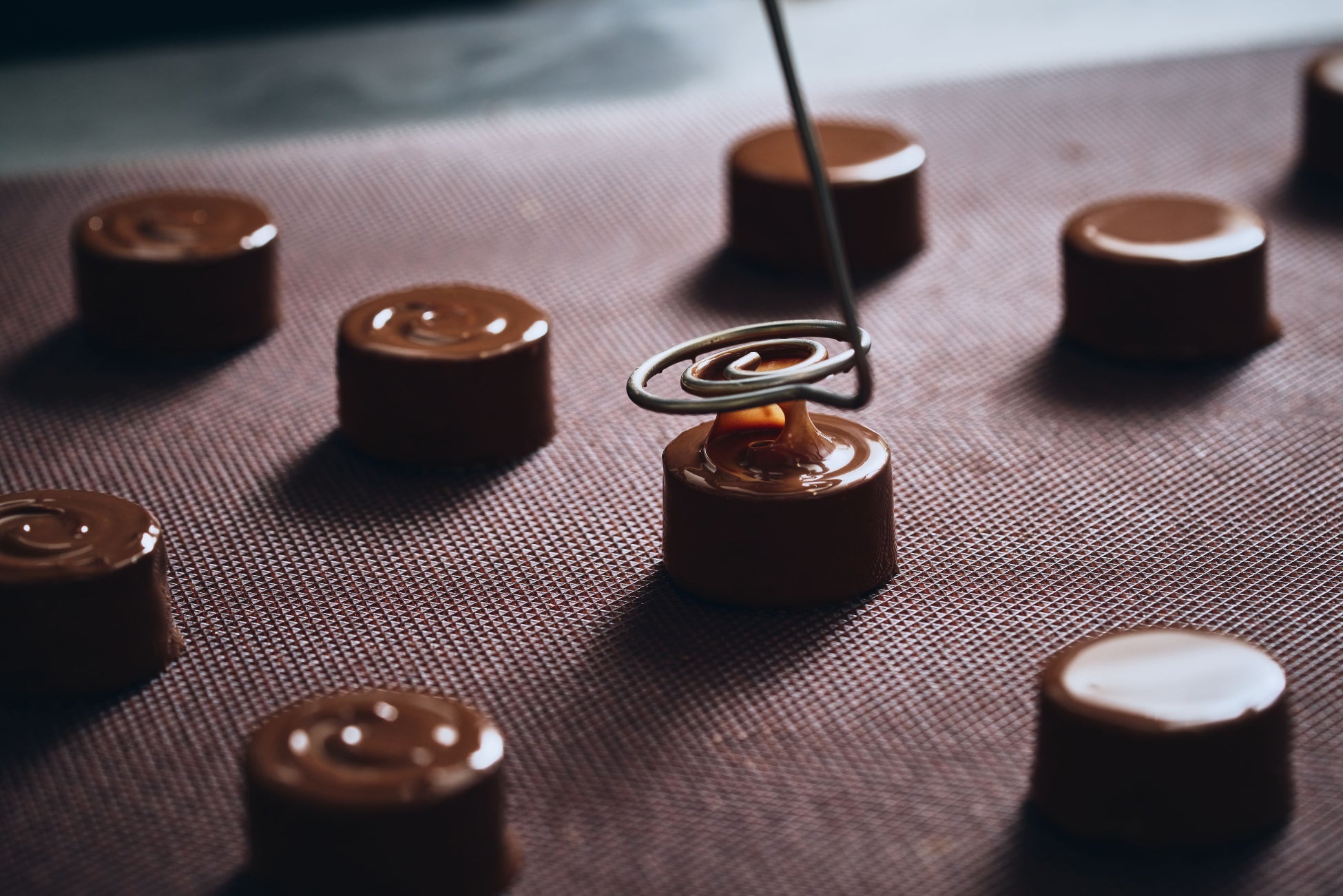 【LE CHOCOLAT DE H】2026年バレンタインコレクション、1月15日発売開始。日本最古の柑橘「大和橘」を使った金賞受賞作品や辻口シェフの名作ガトーの味わいを表現した新作ショコラが登場。