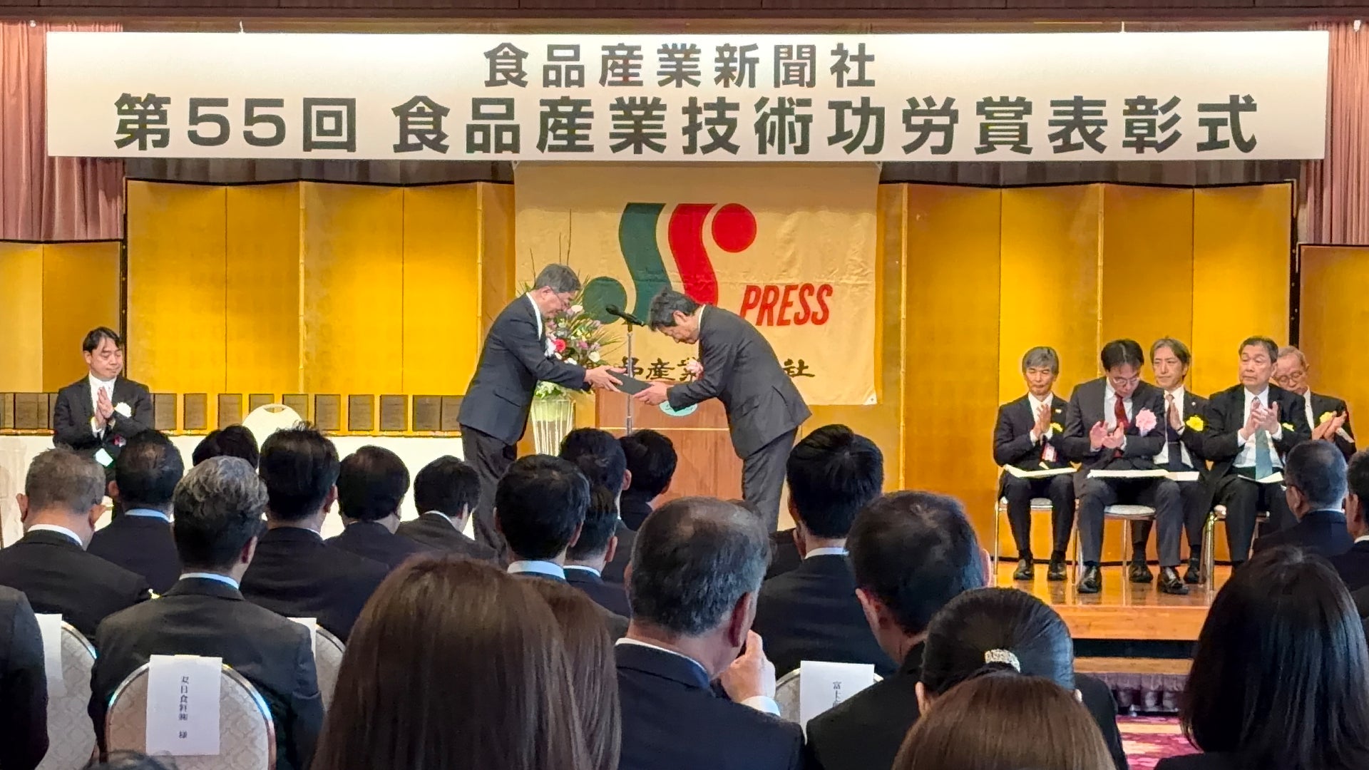 初受賞！ユニバーサルデザイン発想の「弾むショコラ」「とろけるショコラ」が第55回 食品産業新聞 技術功労賞を受賞