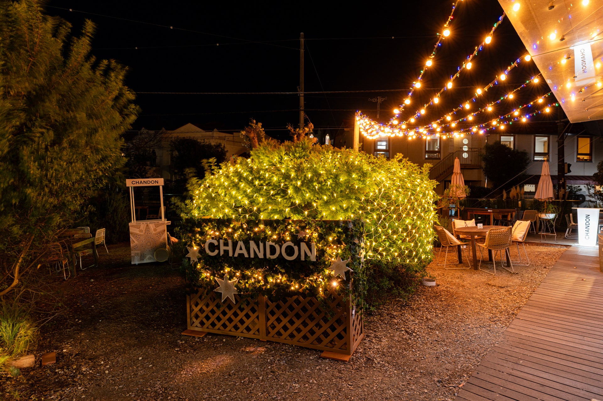 ホリデーシーズンを煌びやかに彩る「シャンドン ウィンター プロモーション」星降る夜を思わせる限定特別装飾が「AWkitchen GARDEN 鎌倉」に登場！