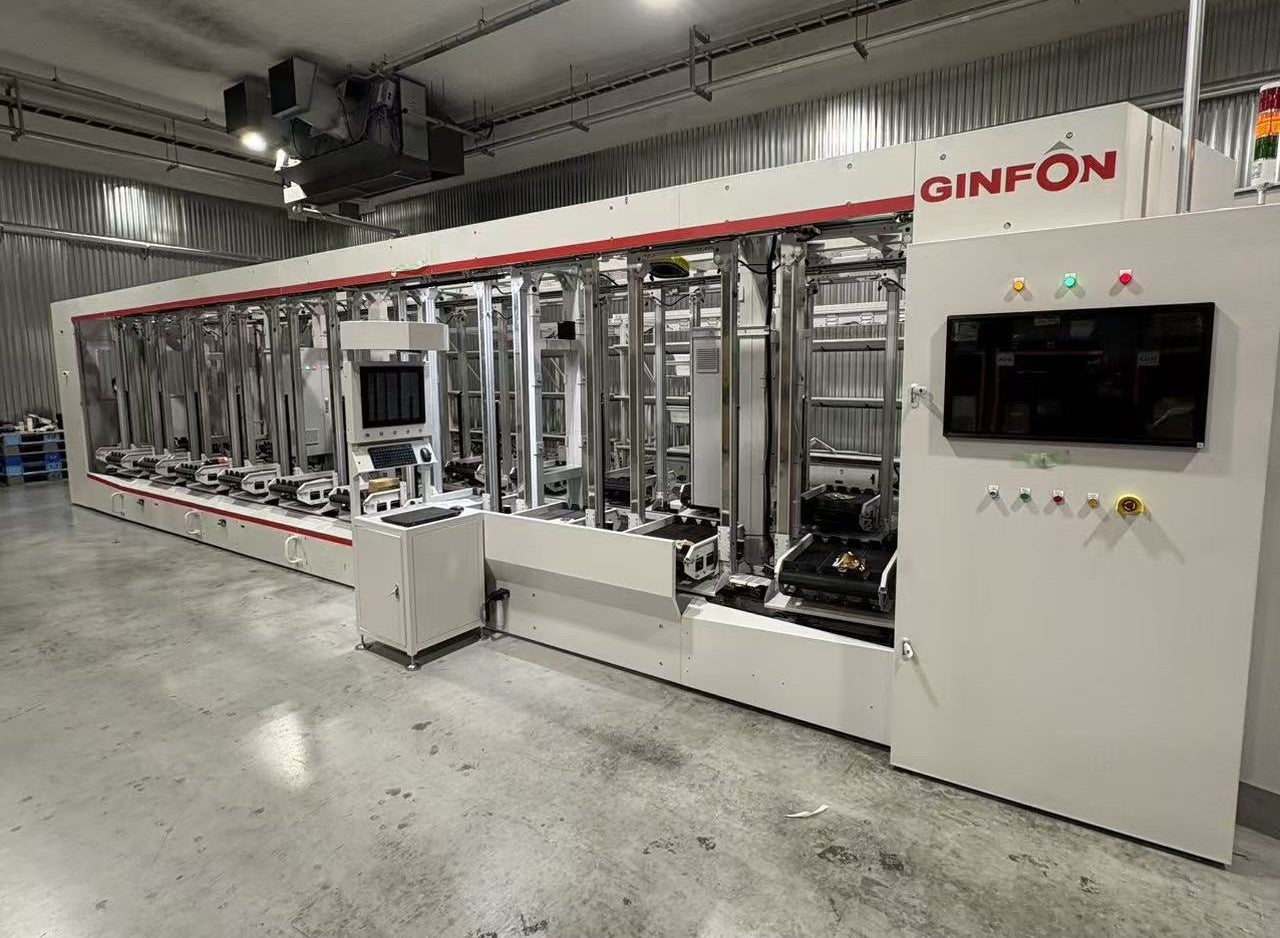 きらめく冬にとろける学び。銀座駅にチョコレートの宝石が登場