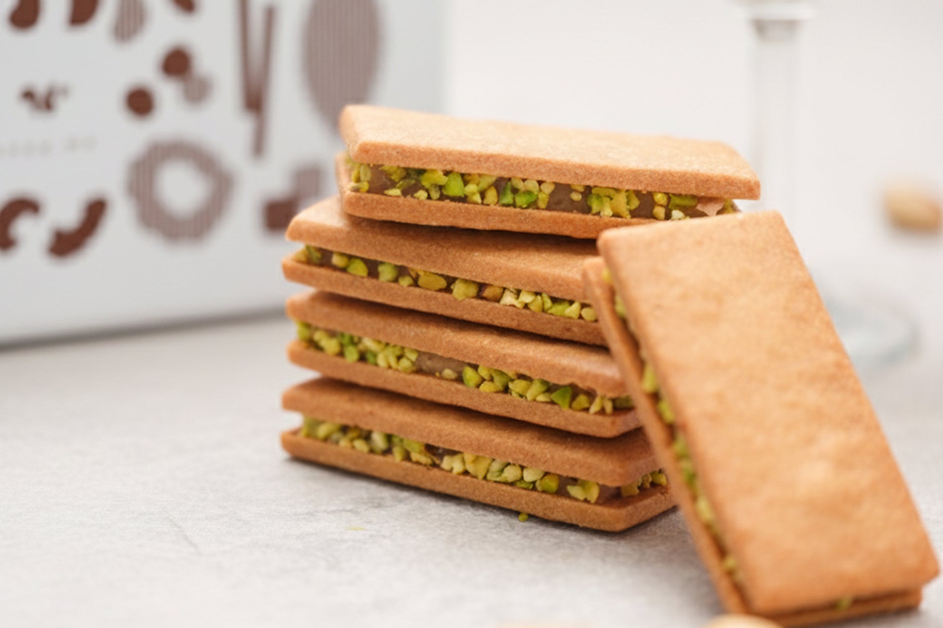 キャラメル好きに届けたい、塩がきいたご褒美焼き菓子『キャラメルサンド 塩キャラメル』スナックミーオンラインストアで期間限定発売