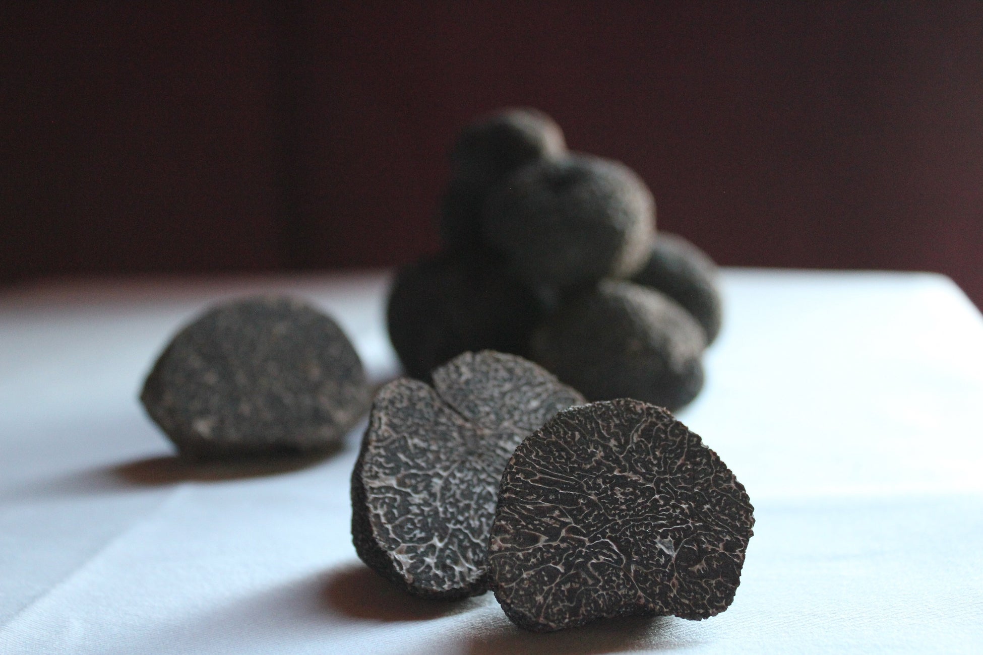 冬を彩る「黒トリュフガラディナー」を全国のひらまつレストランで開催。シェフ達のコラボレーションや老舗酒蔵の日本酒ペアリングを愉しむ特別なイベントも。