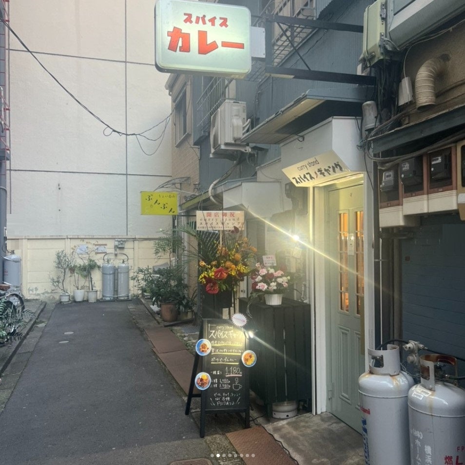 【テンポス不動産】川崎にスパイスの楽園が誕生！「curry stand スパイス ギャング」がグランドオープン。 〜独自配合のスパイスが織りなす“中毒性”抜群の一皿を、洗練されたカレースタンドで〜