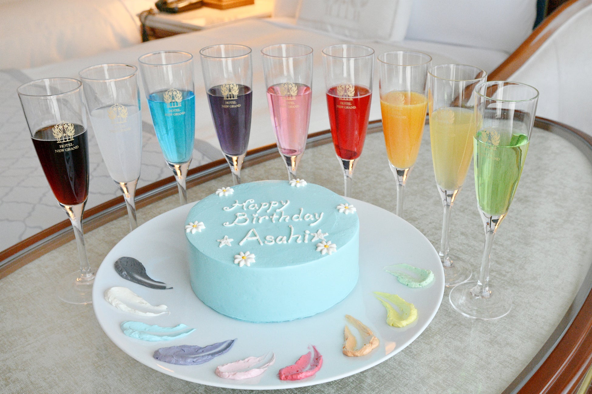 【ホテルニューグランド】横浜の煌めく夜景とともに大切な“推し”の記念日を祝う宿泊プラン「推し活カラフルステイ」