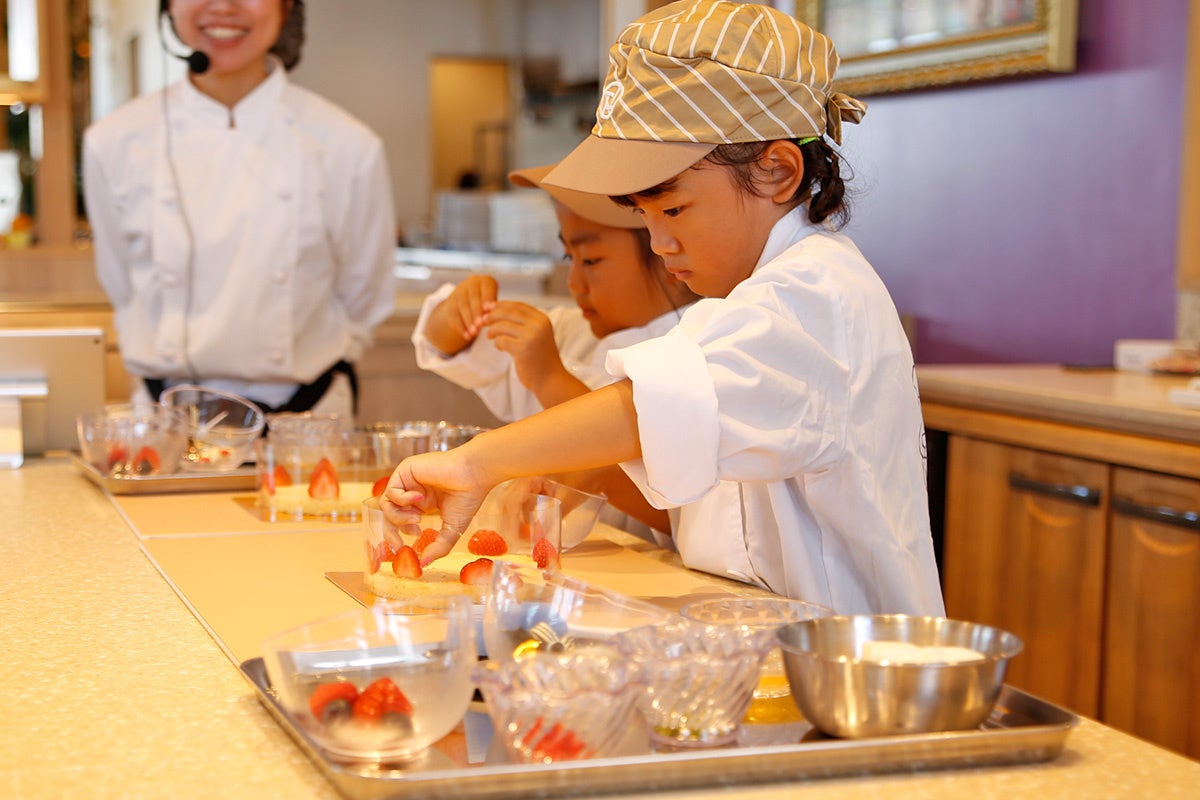 【パパやママに贈るバレンタイン】キッズパティシエ体験が出来るTOOTH TOOTHのスイーツ作りイベント『KIDS KITCHEN』2026年2月に開催！