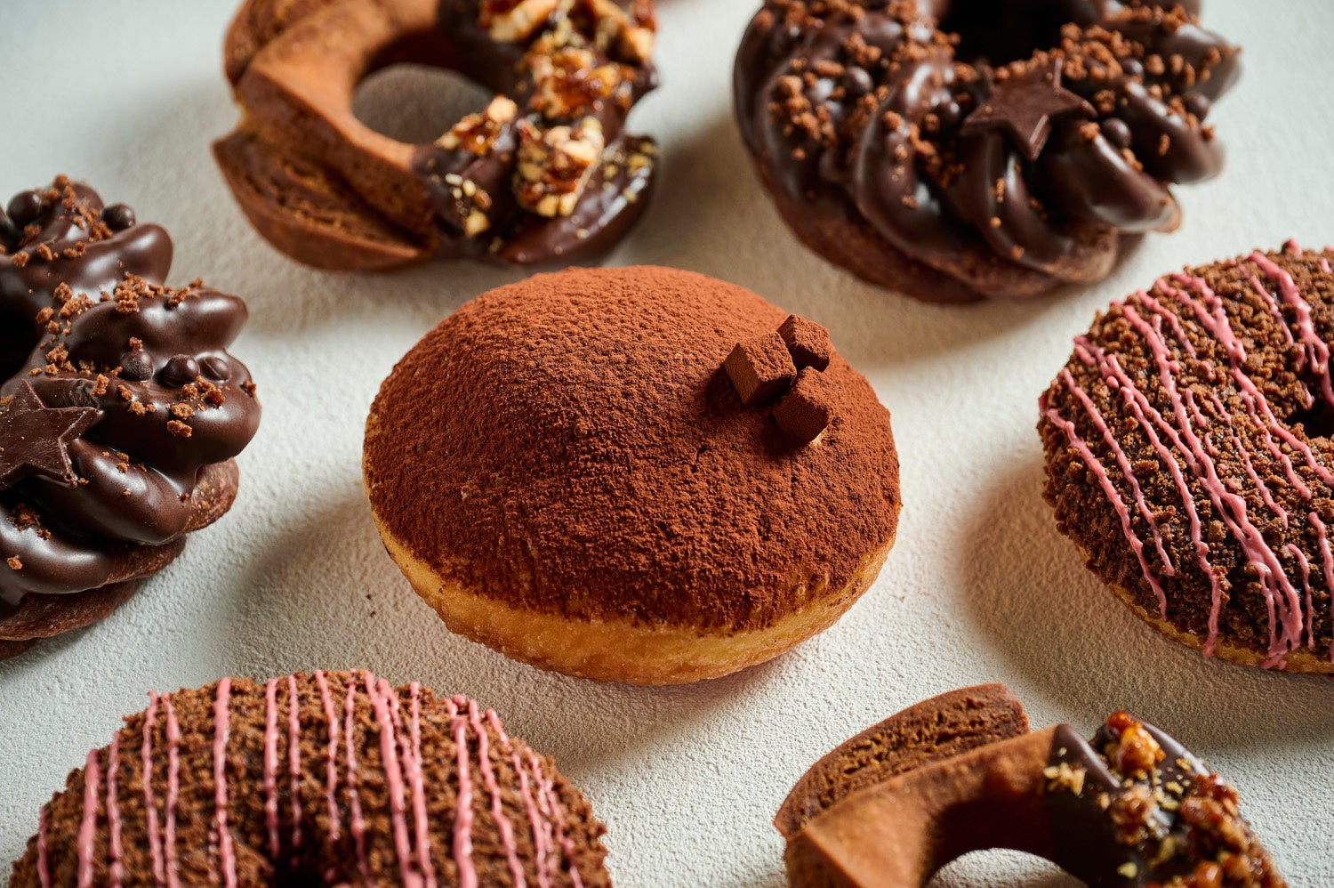 【バレンタイン】甘さとほろ苦さを楽しむ大人のドーナツ。RACINESより期間限定ラインアップが登場。