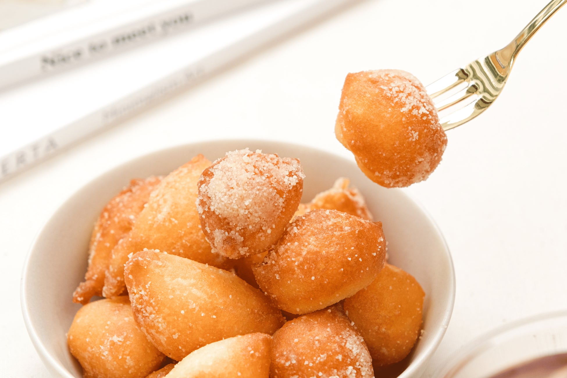 【小麦を使わない、グルテンフリー設計の新しいドーナツ】お米のおいしさを主役にした『米粉のころころドーナツ』をスナックミーオンラインストアで期間限定発売