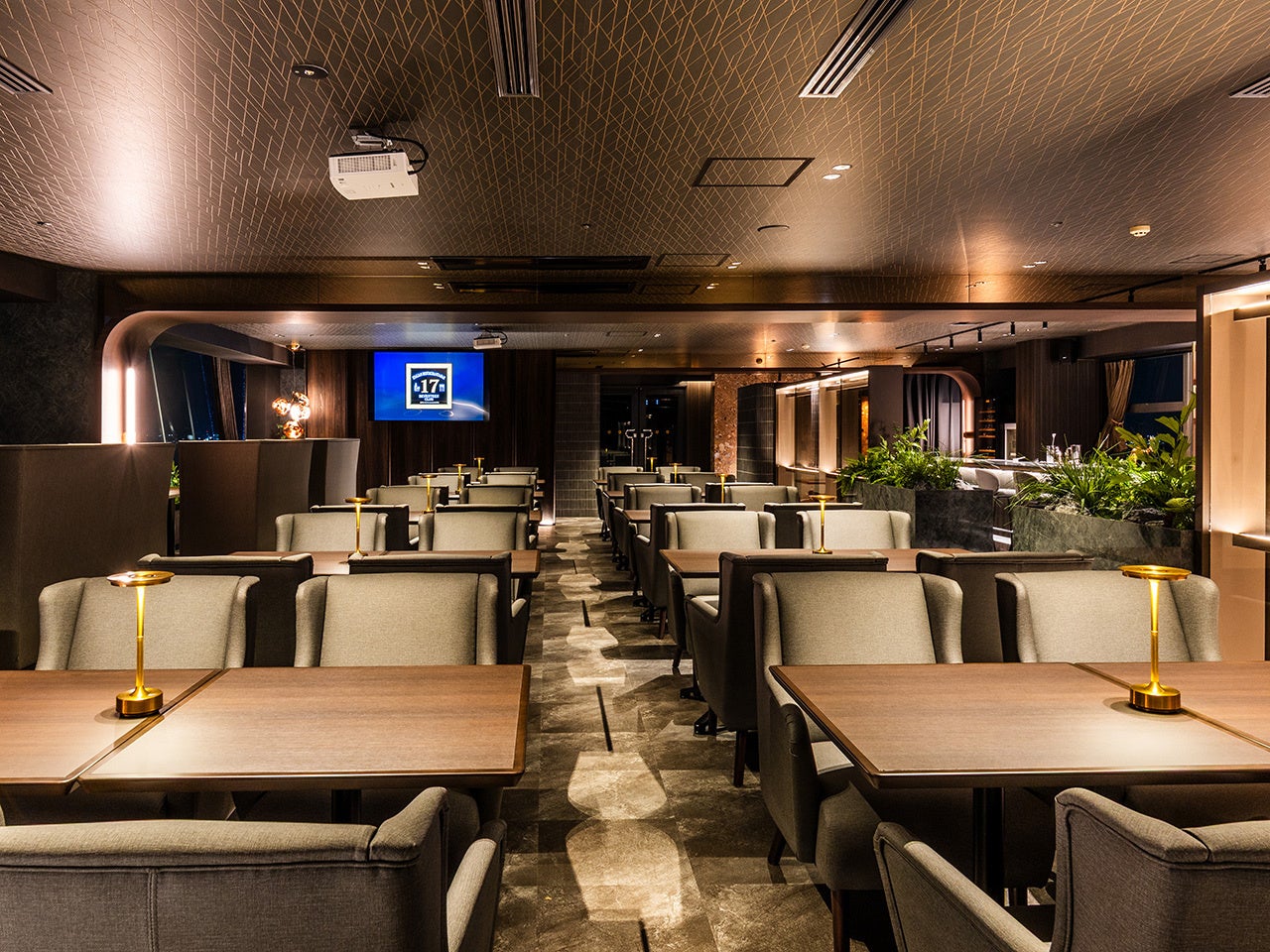 アパホテル〈金沢駅前〉 14階　イタリアンレストラン＆バー 17CLUB 本日オープン