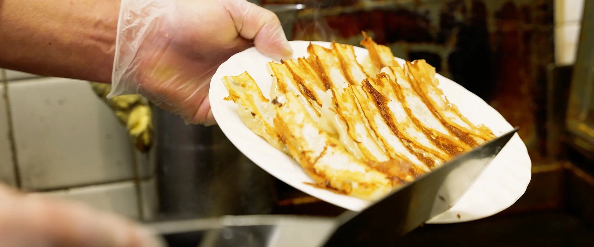 創業1997年、東加古川の中華屋「龍（ロン）」28年目の挑戦、地元で愛されてきた餃子を全国へ