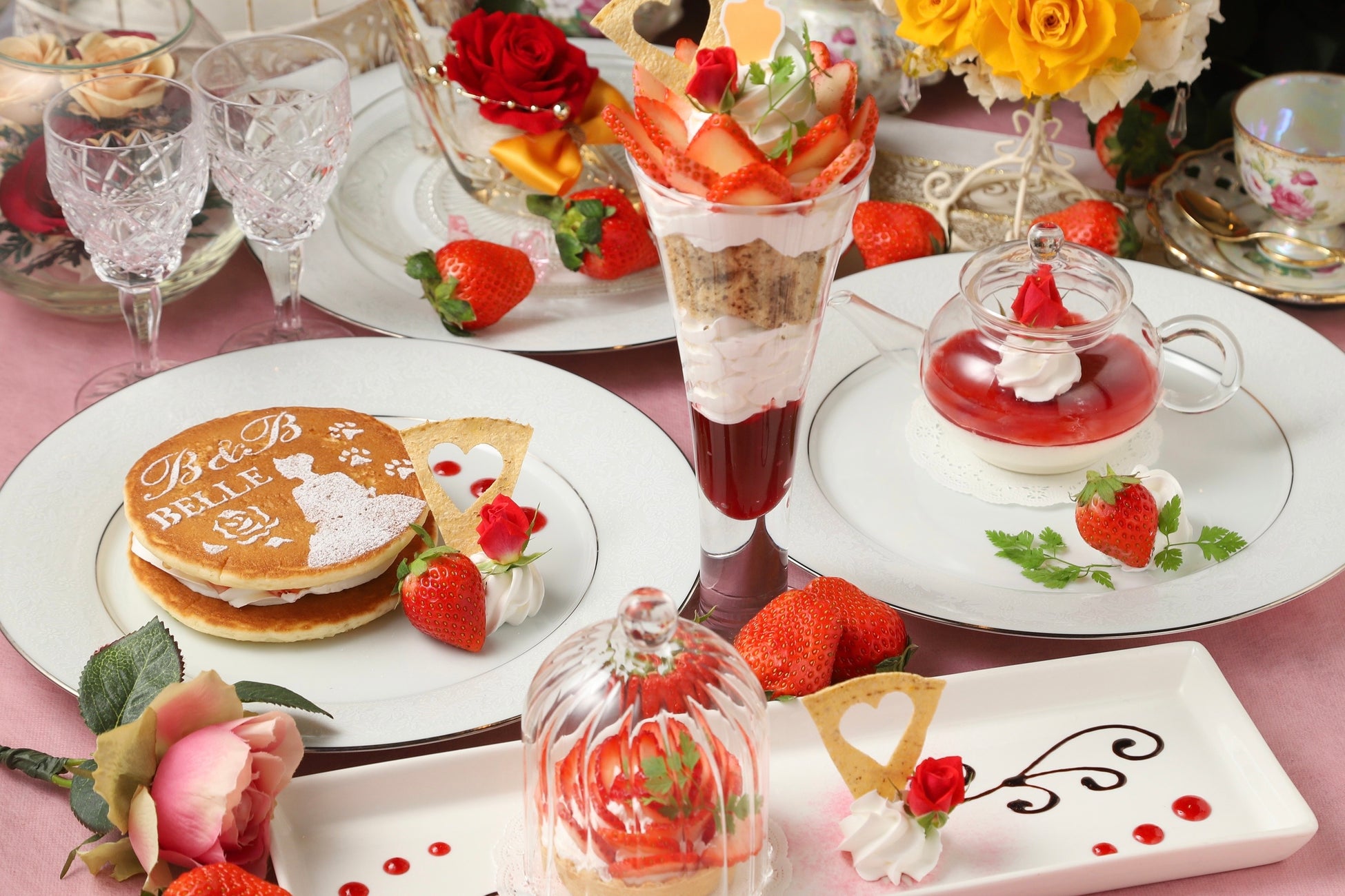 童話の世界で味わう、甘く華やかな冬の余韻。「美女と野獣の苺フェア2026」開催