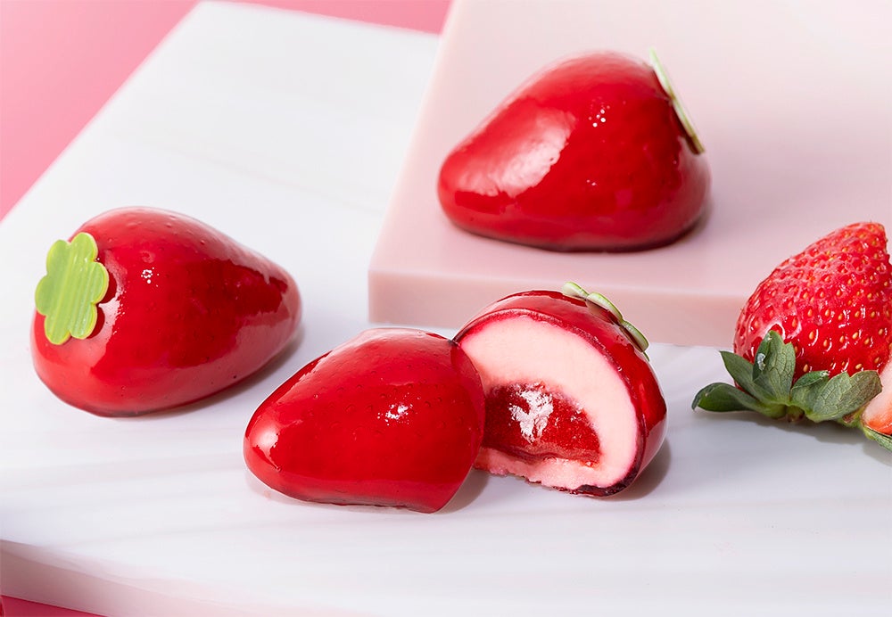 まるで苺⁉真っ赤に艶めく生ショコラケーキ『ストロベリーシーズン』が期間限定登場！【バターステイツ by銀のぶどう】