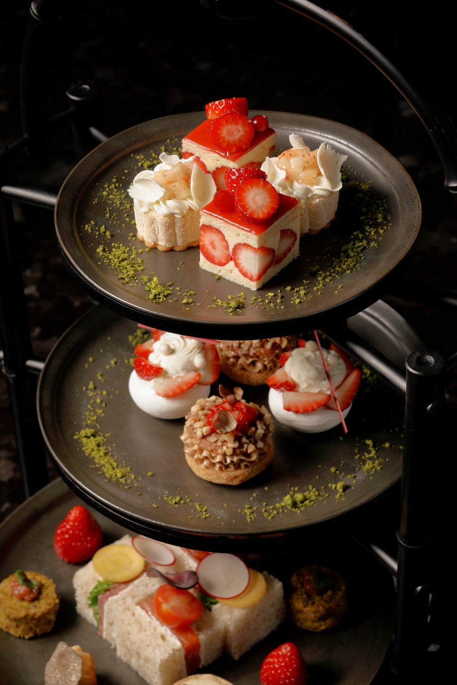 【アマン東京】瑞々しい苺を堪能する　春のストロベリーデザートのご案内