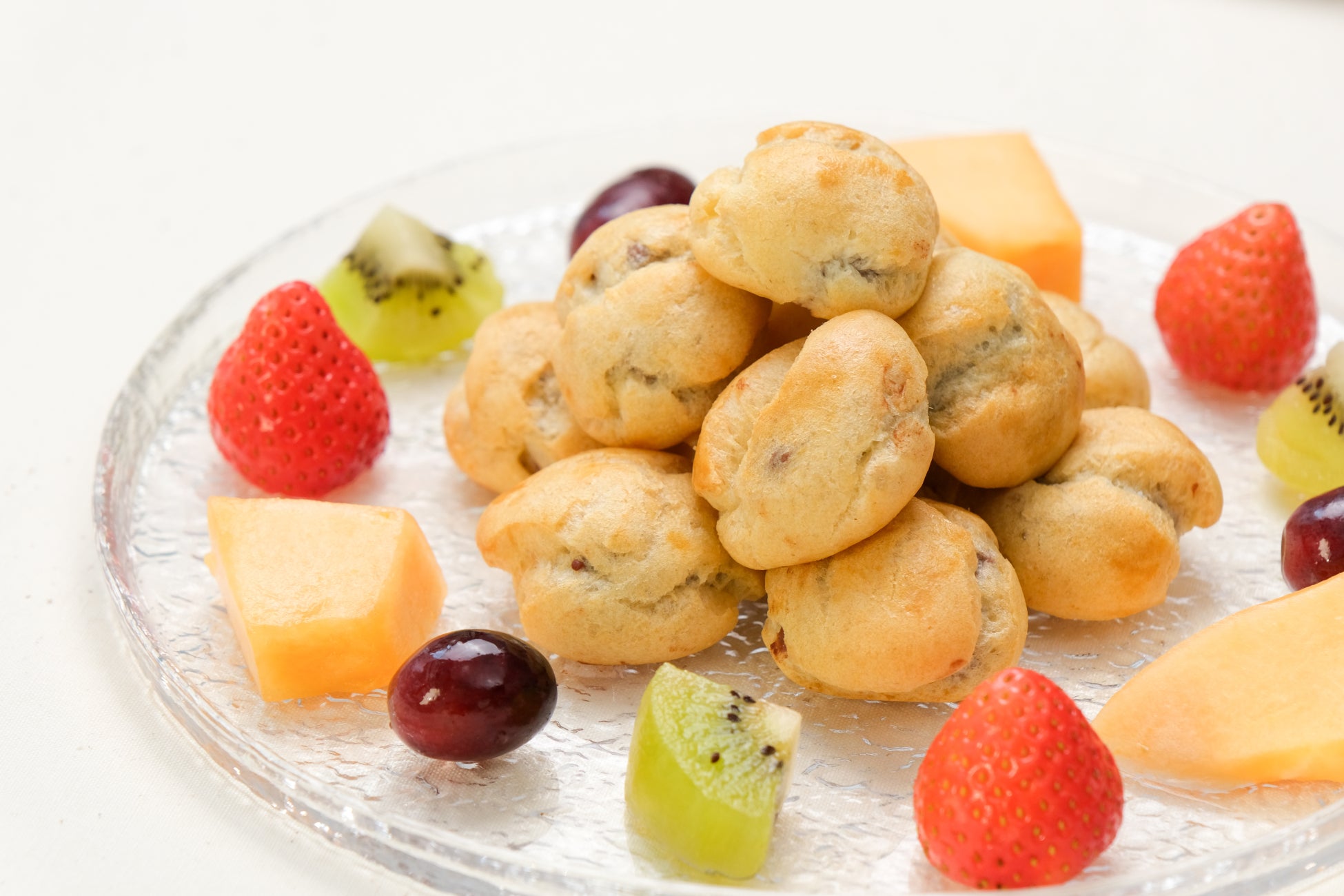 オランダ発の職人ブランド『Heinde & Verre』のビーン・トゥ・バーチョコレートを使った『米粉プチシュー ビーン・トゥ・バーチョコレート』をスナックミーオンラインストアで期間限定発売