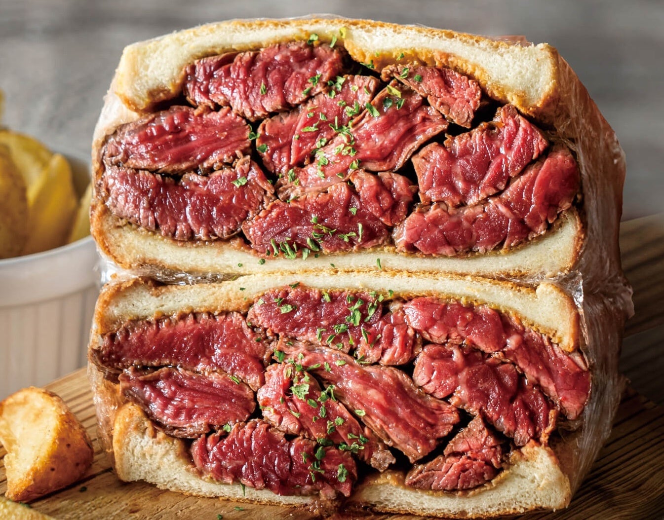 淡路ハイウェイオアシス「淡路島物産館」で『新春福袋』数量限定100個で発売！13,000円相当の淡路島土産が“5,000円”で手に入る特別企画。