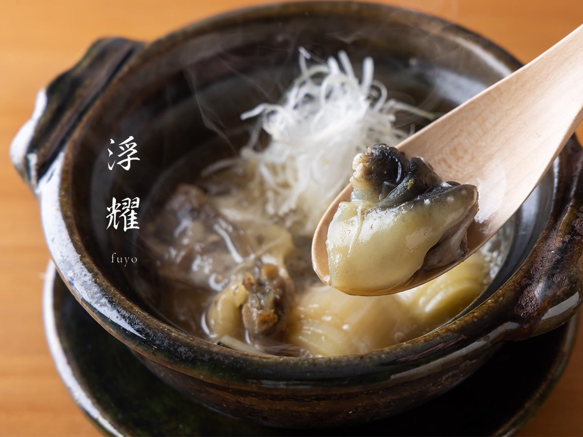 幼稚園児がサンタクロースと一緒にフーセンガムに挑戦　楽しみながらお口周りのトレーニング！「フーセンガムトレーニング クリスマス会」を開催