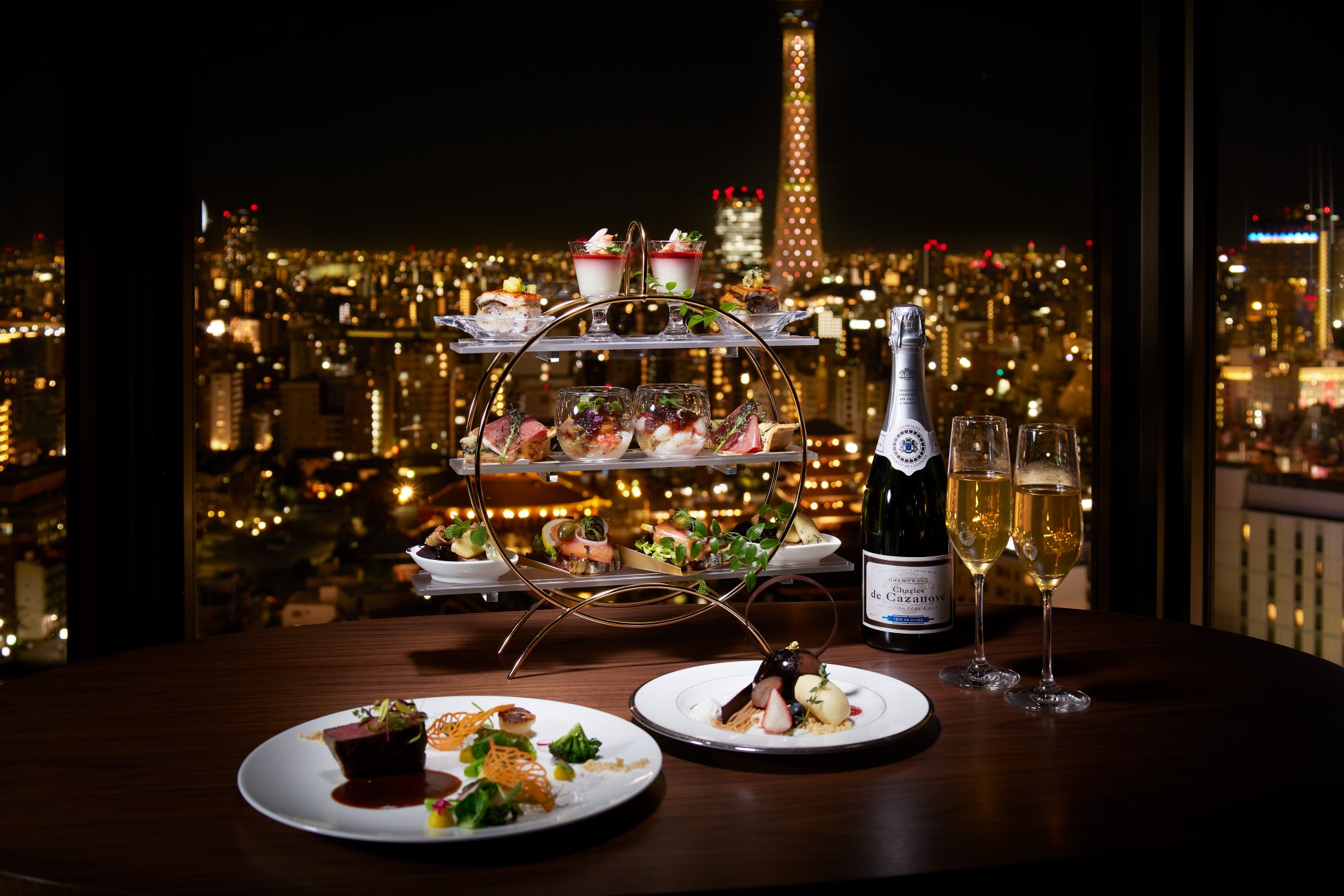 【浅草ビューホテル】粋な浅草でイブニングハイティー。最上階の夜景とボトルシャンパンで優雅な時間を。