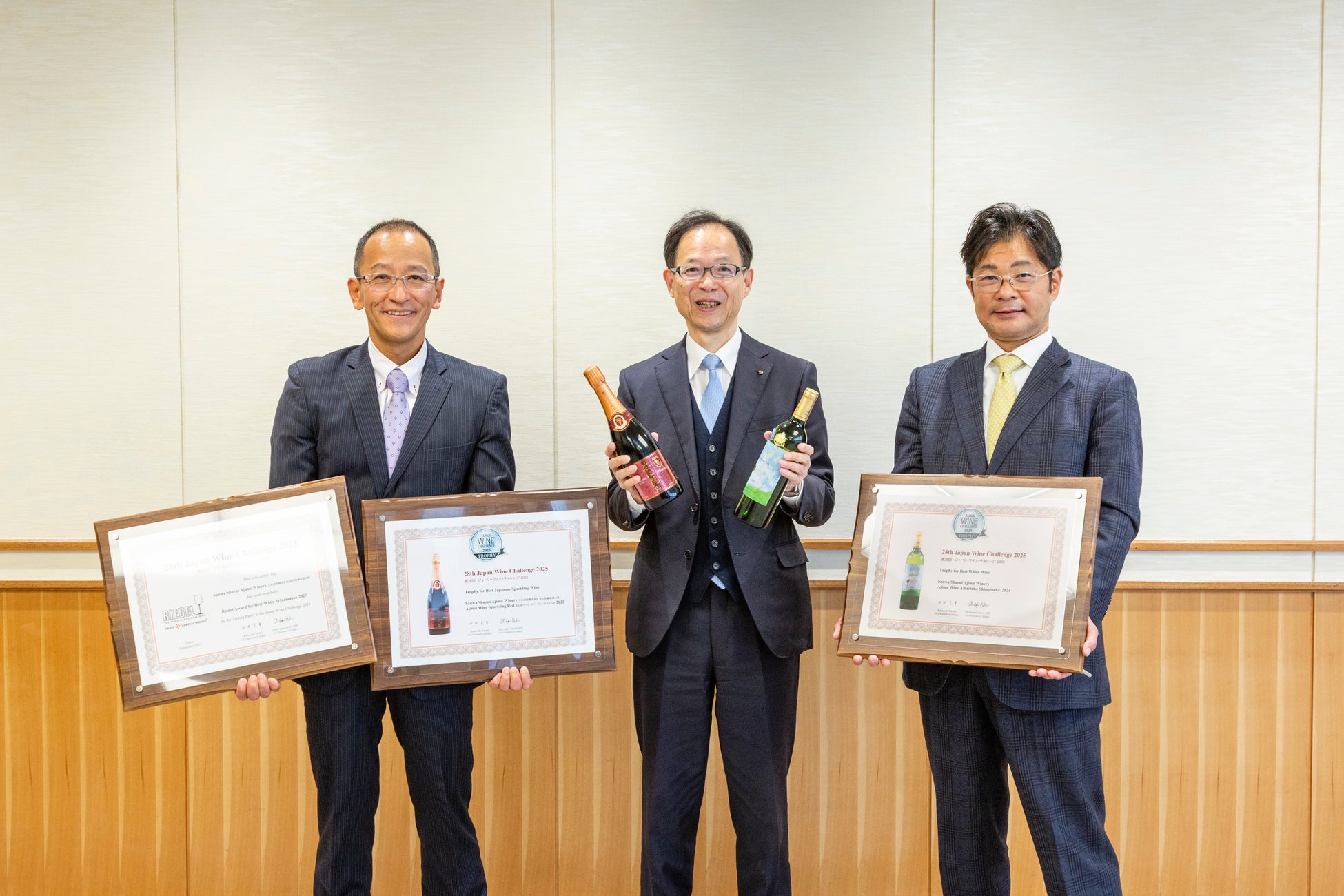 三和酒類の『安心院ワイン』が「ジャパン・ワイン・チャレンジ2025」で最高峰の評価【トロフィー賞（最優秀ワイン）】6冠に輝く