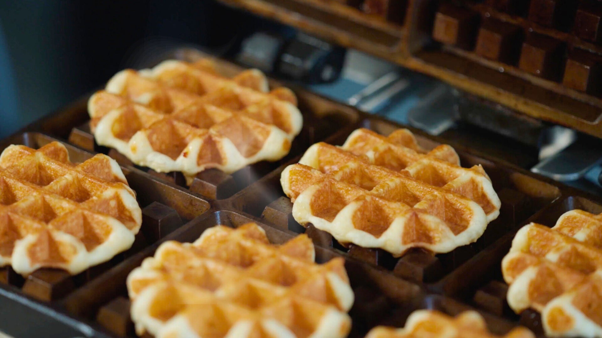 名物”肉汁つけそば”を年越しで。今年は海老天付きで楽しめる東京とろろそばの「年越しそばセット」12月31日(水)限定販売！各店舗にて事前予約受付中