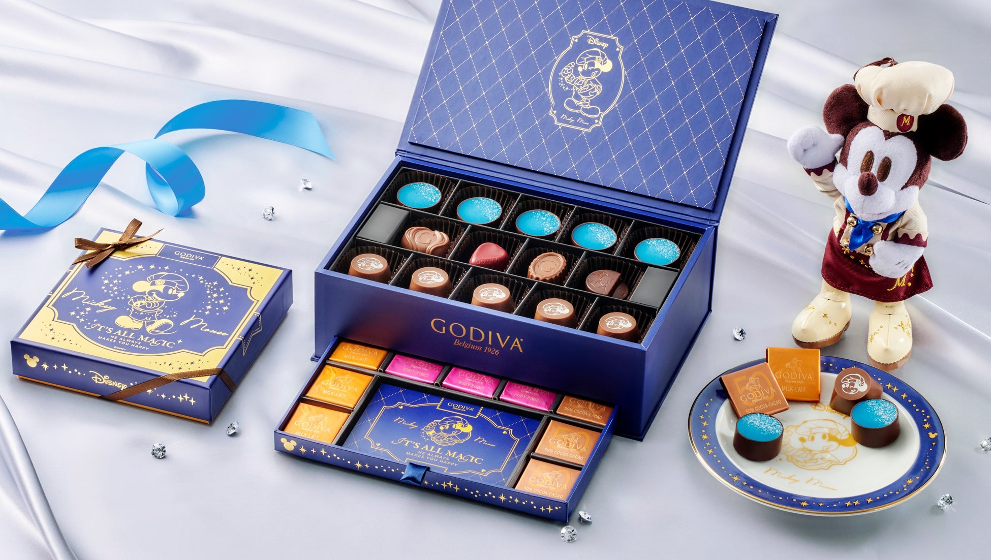 ディズニーストアとゴディバの共同制作によるオリジナルチョコレートが初登場！ショコラティエ姿のミッキーをデザインしたバレンタインのコレクションを1月9日(金)より順次発売