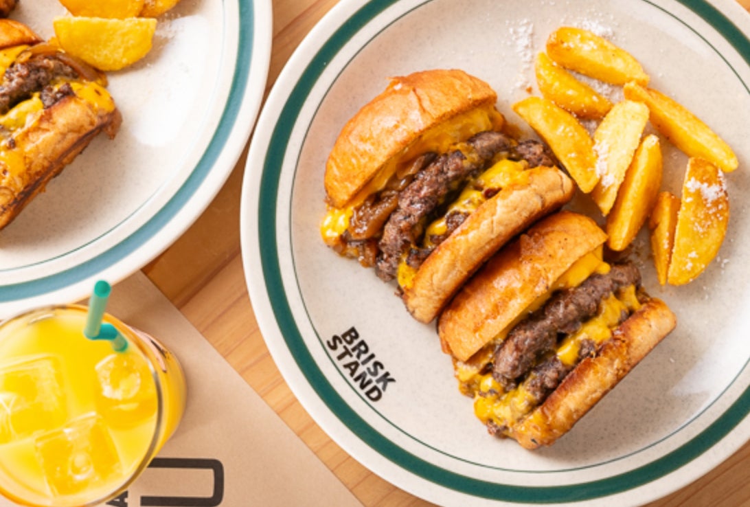 ついに新潟初上陸！日本一に輝いた“和食にかぶりつけ”で話題のグルメバーガーショップ『BRISK STAND』が新潟駅前にGRAND OPEN！