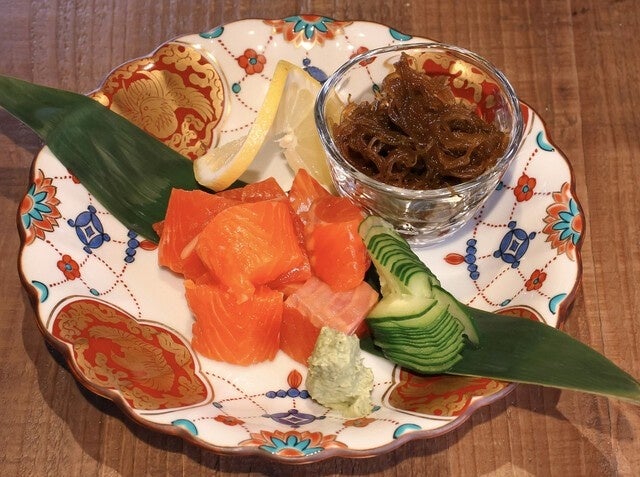 【NECネッツエスアイお知らせ】海鮮居酒屋「まぐろ問屋 二代目マル城」のグランドメニューに「天然水サーモン」が採用されました