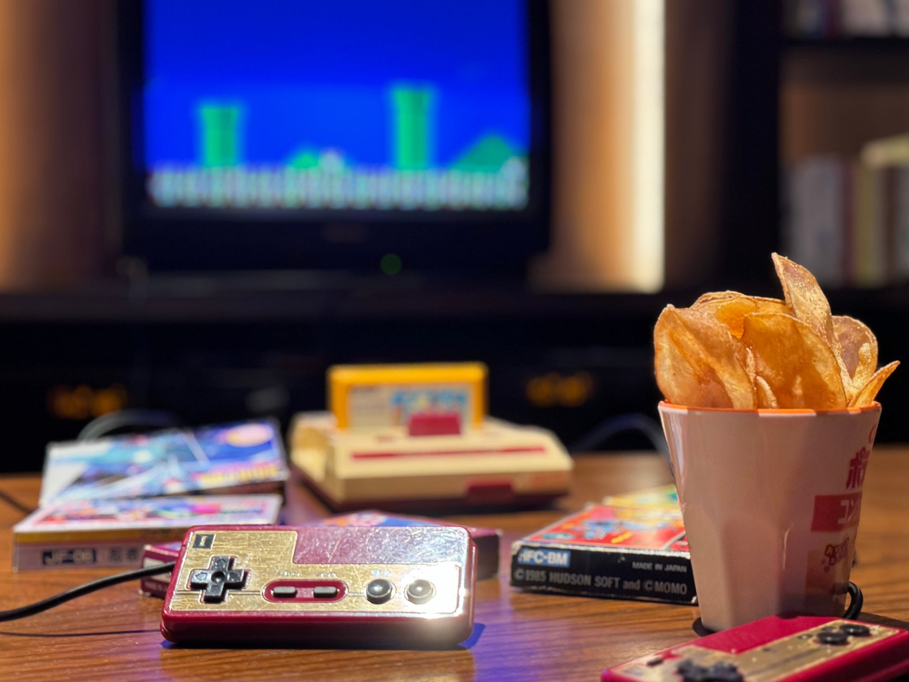 ブラウン管のテレビでファミコンを！ウブな気持ちと大人の品格が交差するワインバー「ウブ」がファミコンイベント開催。