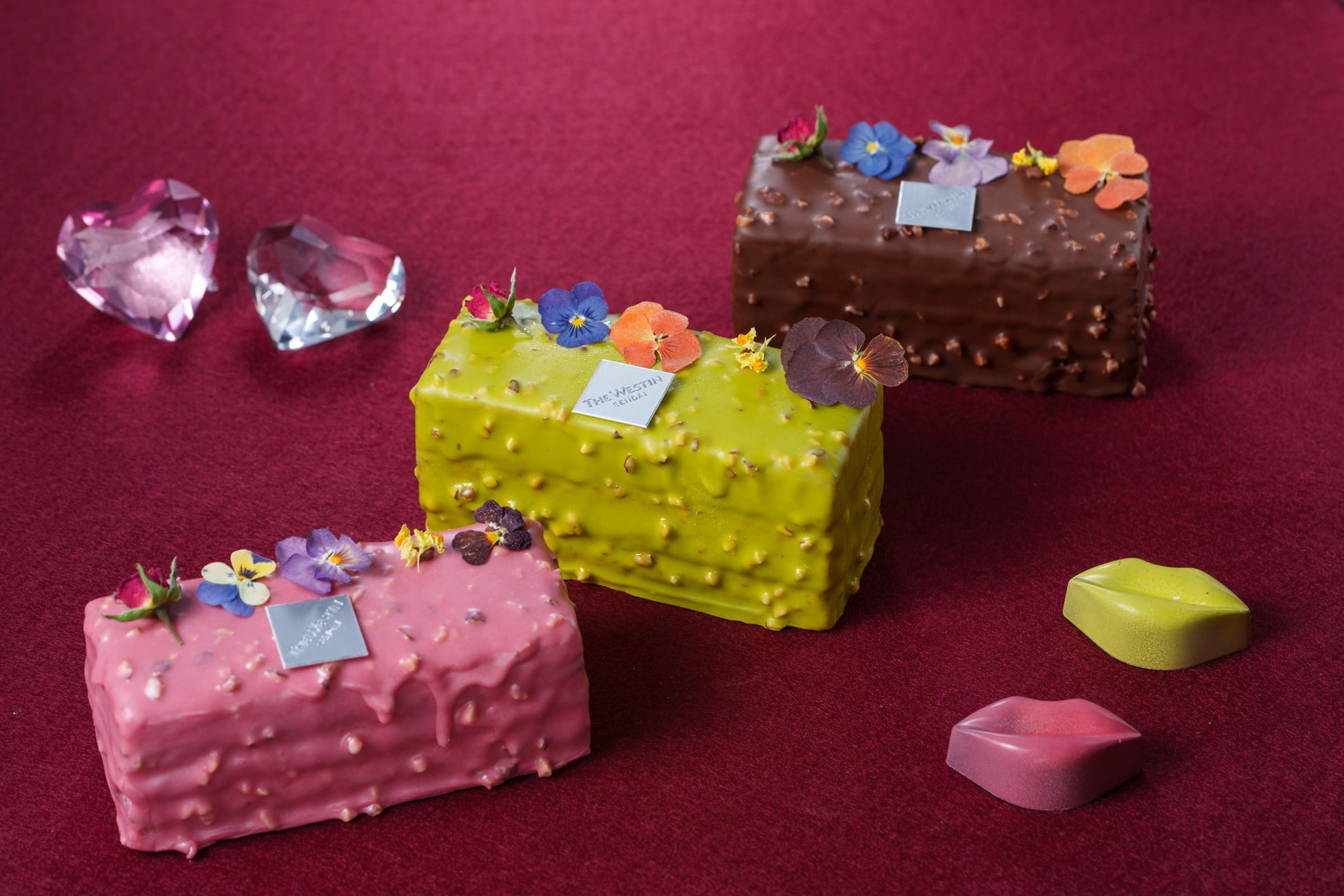 初音ミク×チロルチョコ！夢ノ内氏描き下ろしのコラボデザイン「チロルミク」パッケージ♪「チロルチョコ〈みっくみくみるくミント〉」全国のファミリーマートで新発売！