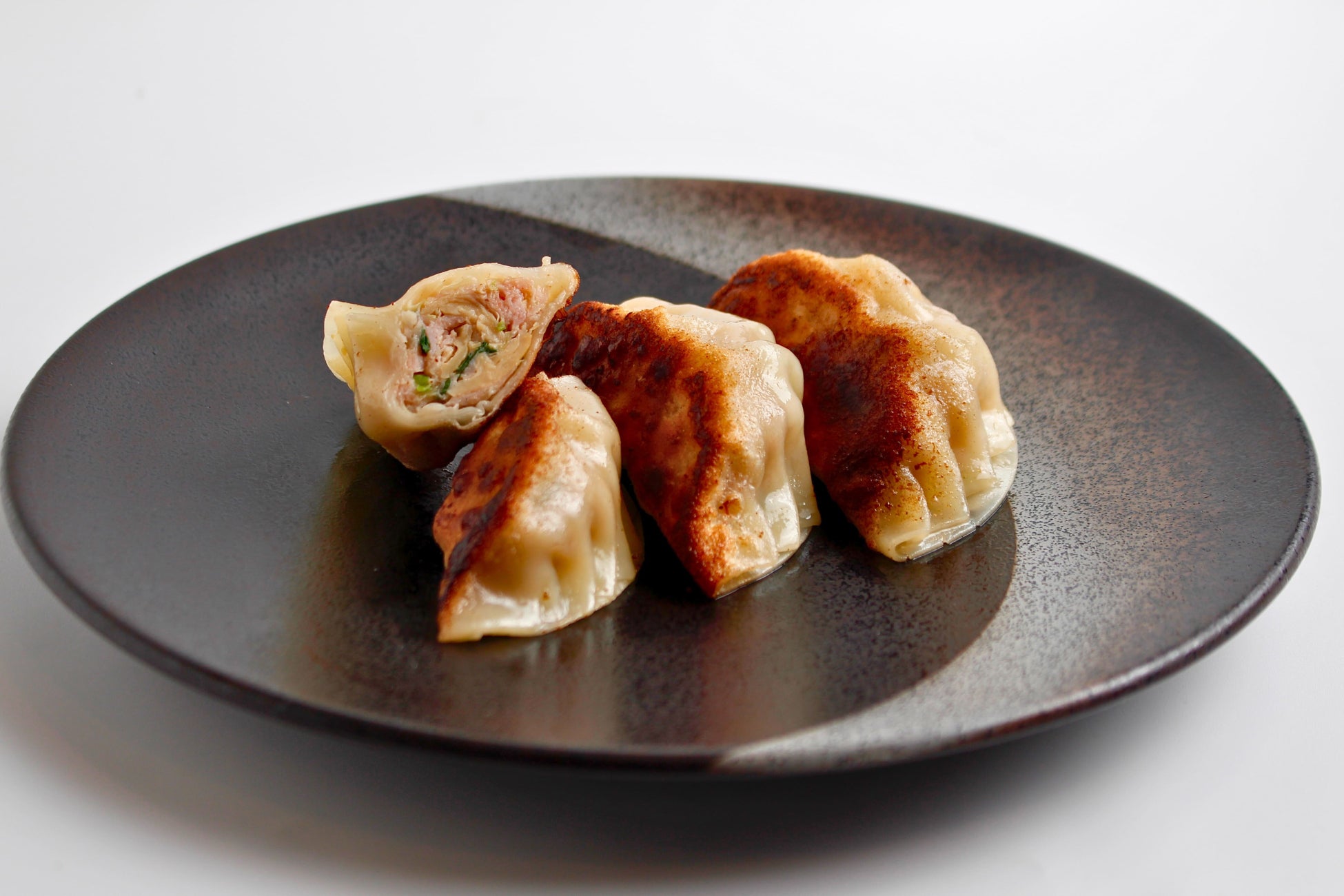 【ビアードパパ】片手で手軽に楽しめる“ザクザク！スティックシュー”が期間限定で登場！ご当地シューファン投票1位の“北海道ミルクバニラシュー”も約7年ぶりに復活