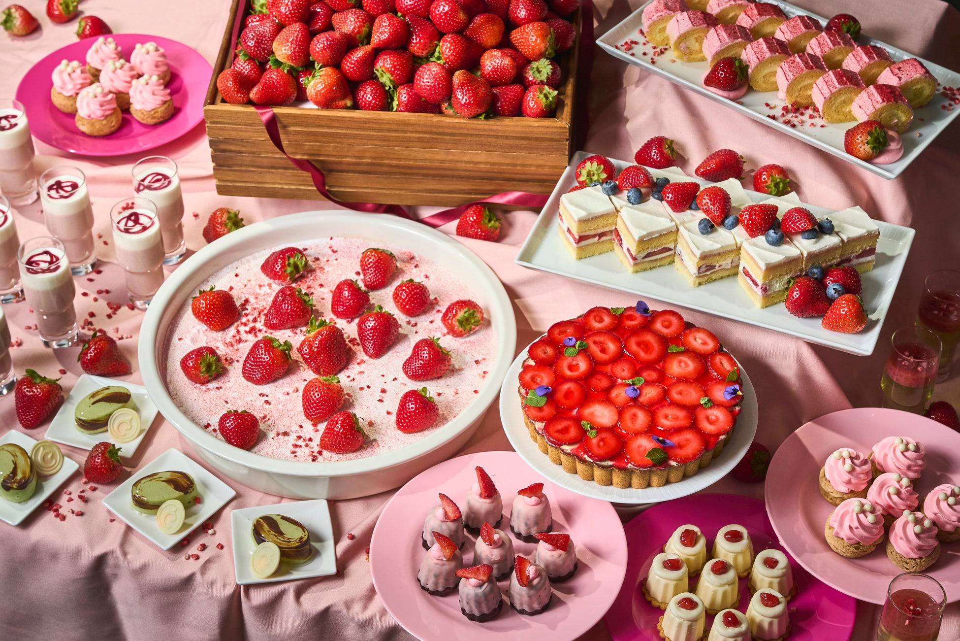 スシローですし初め！お得に腹一杯！通常税込180円～で提供している「特ネタ中とろ」、「濃厚うに包み」が税別100円～※1(税込110円～)で登場！