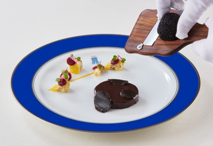 フランス400年の歴史が息づくグランメゾンが「黒いダイヤモンド」と出会う。冬限定ディナーコースが誕生！