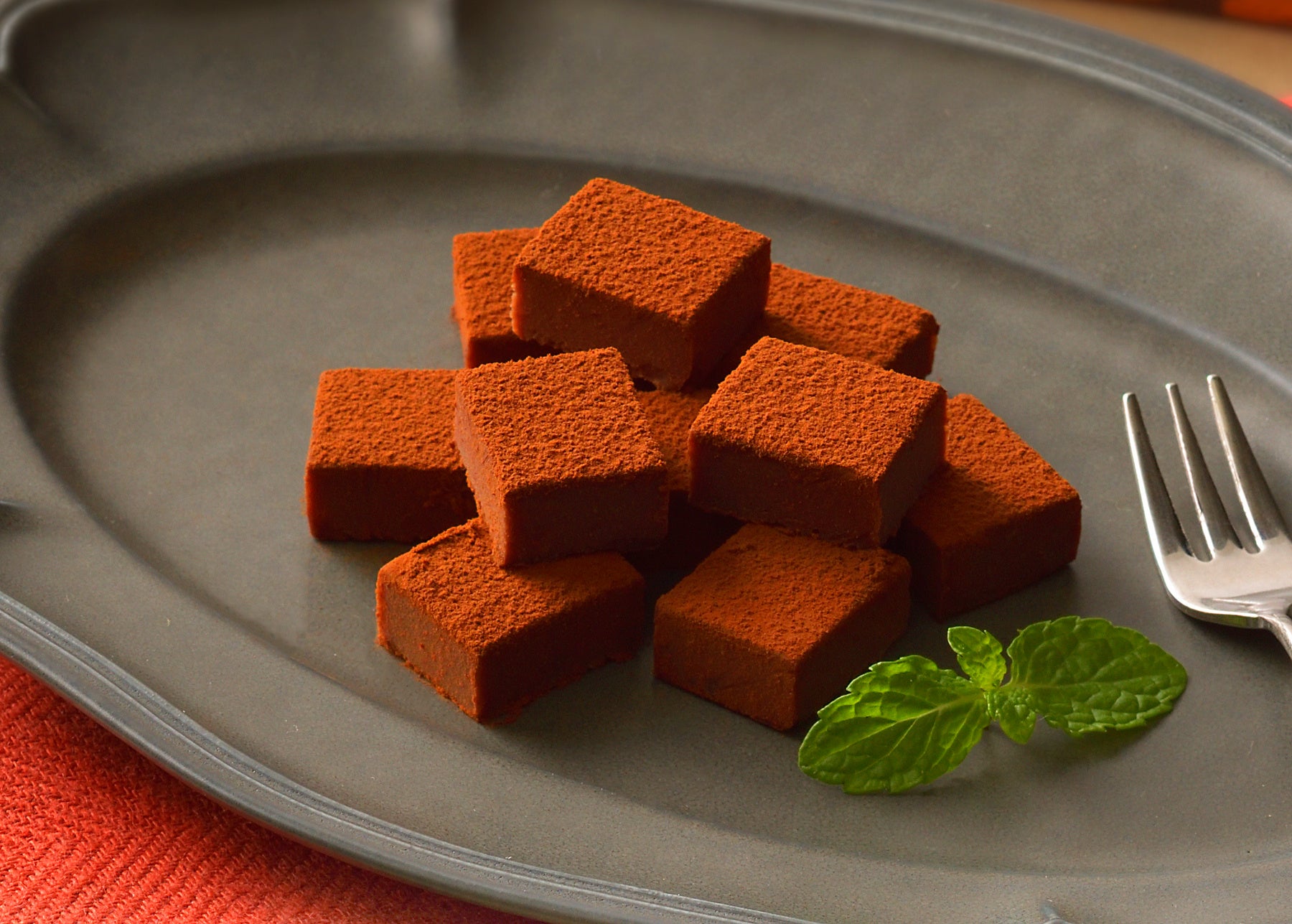 【銀座コージーコーナー】濃厚でなめらかな口どけを追求した生チョコレート「銀座のレンガ」が今年も冬季限定で登場