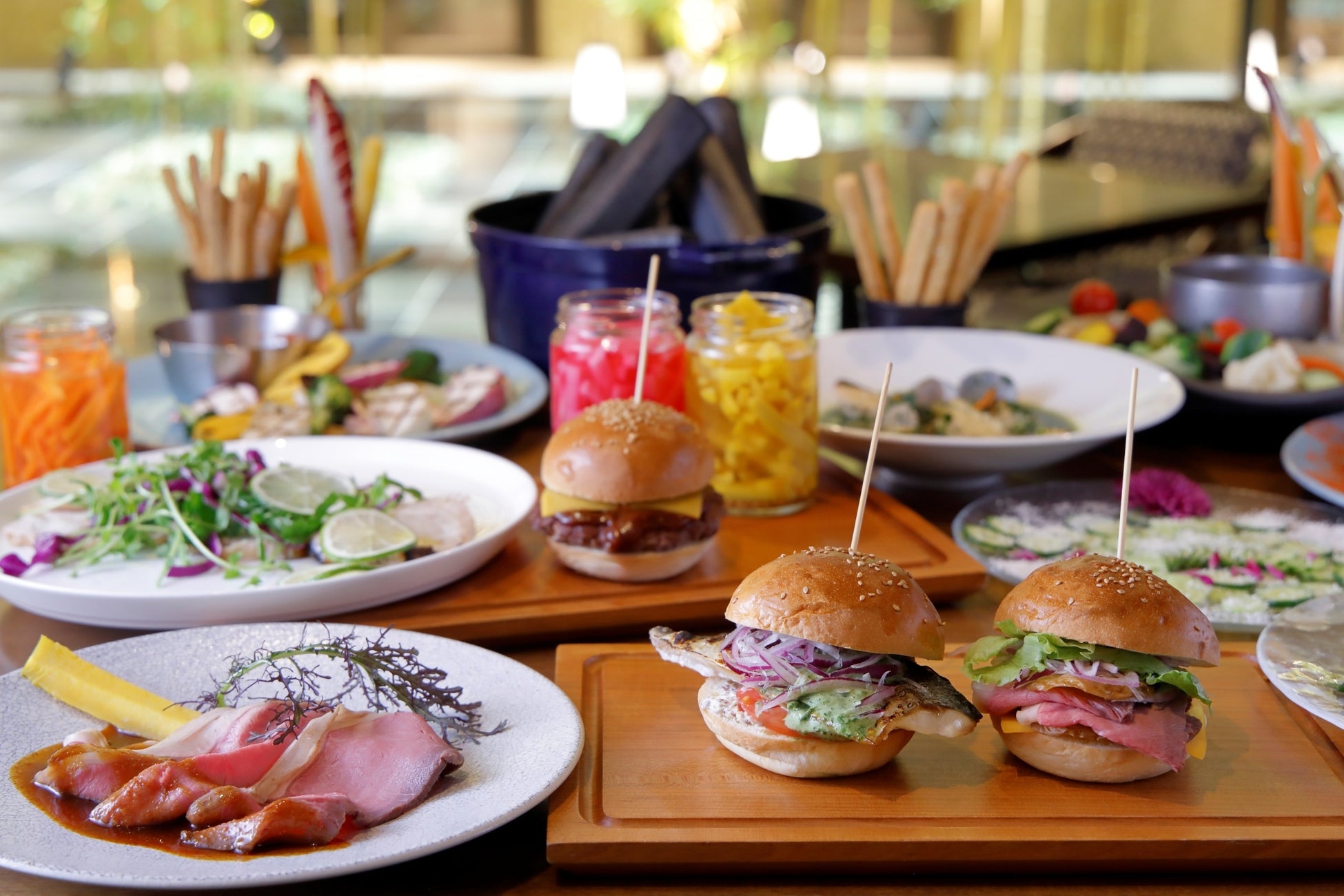 【ダーワ・悠洛 京都】ローストビーフとチーズをテーマに楽しむ、独創的イタリアングリルブッフェランチ