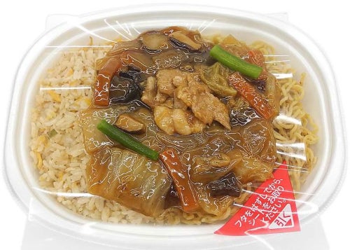 【北海道限定】ご飯と麺を一度に楽しめる！ボリューム満点の「あんかけ焼きそば&炒飯」